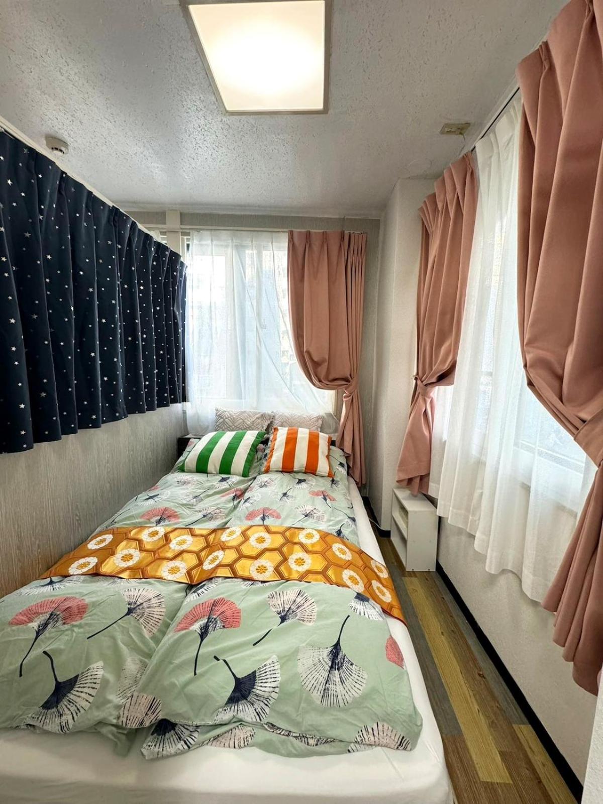 White House - 新宿 1 站地 - 新大久保站 6 Min - 歌舞伎町 4 Min