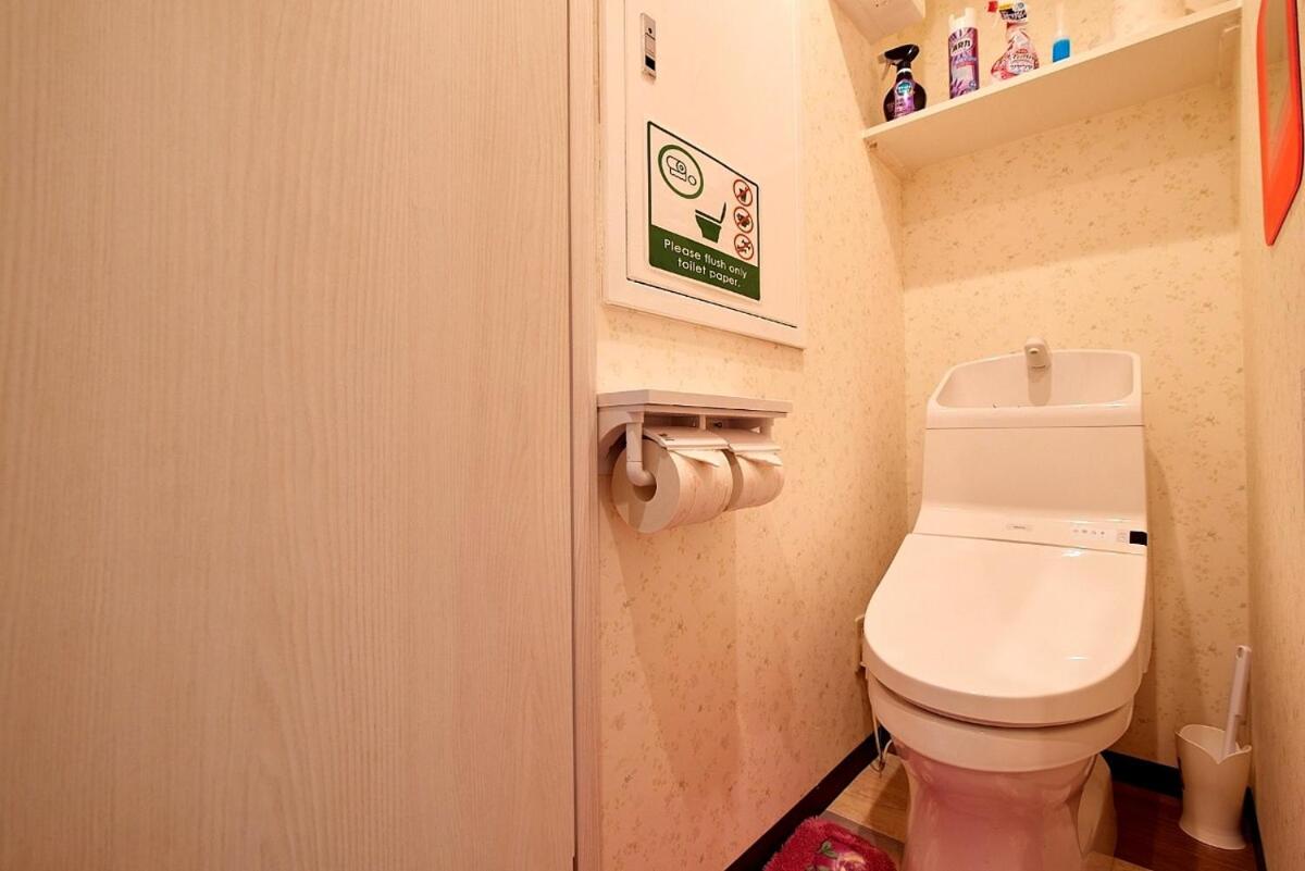 White House - 新宿 1 站地 - 新大久保站 6 Min - 歌舞伎町 4 Min