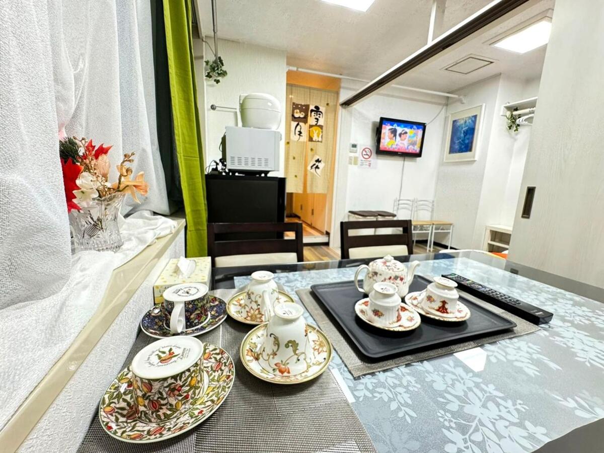 White House - 新宿 1 站地 - 新大久保站 6 Min - 歌舞伎町 4 Min