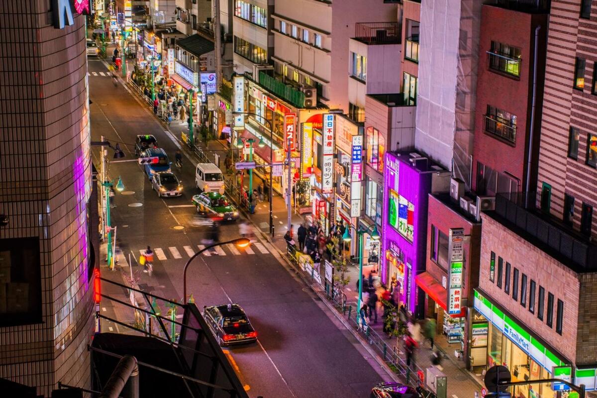 White House - 新宿 1 站地 - 新大久保站 6 Min - 歌舞伎町 4 Min