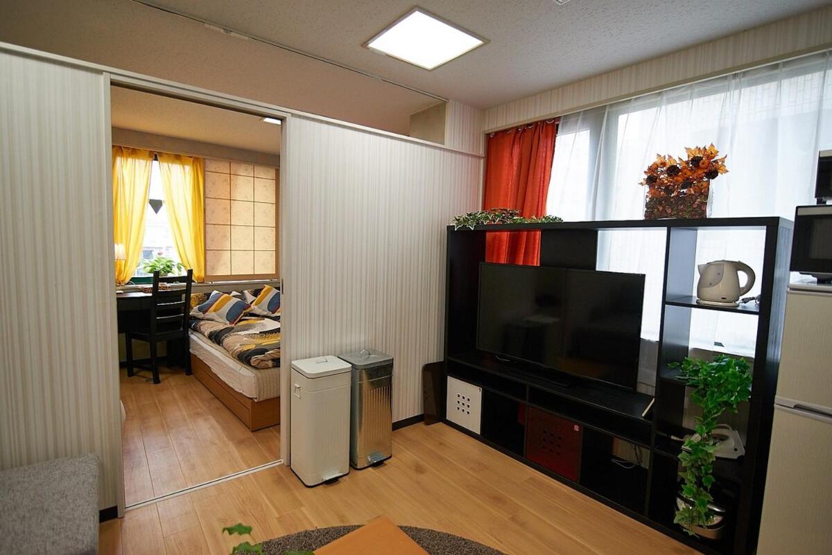 White House - 新宿 1 站地 - 新大久保站 6 Min - 歌舞伎町 4 Min