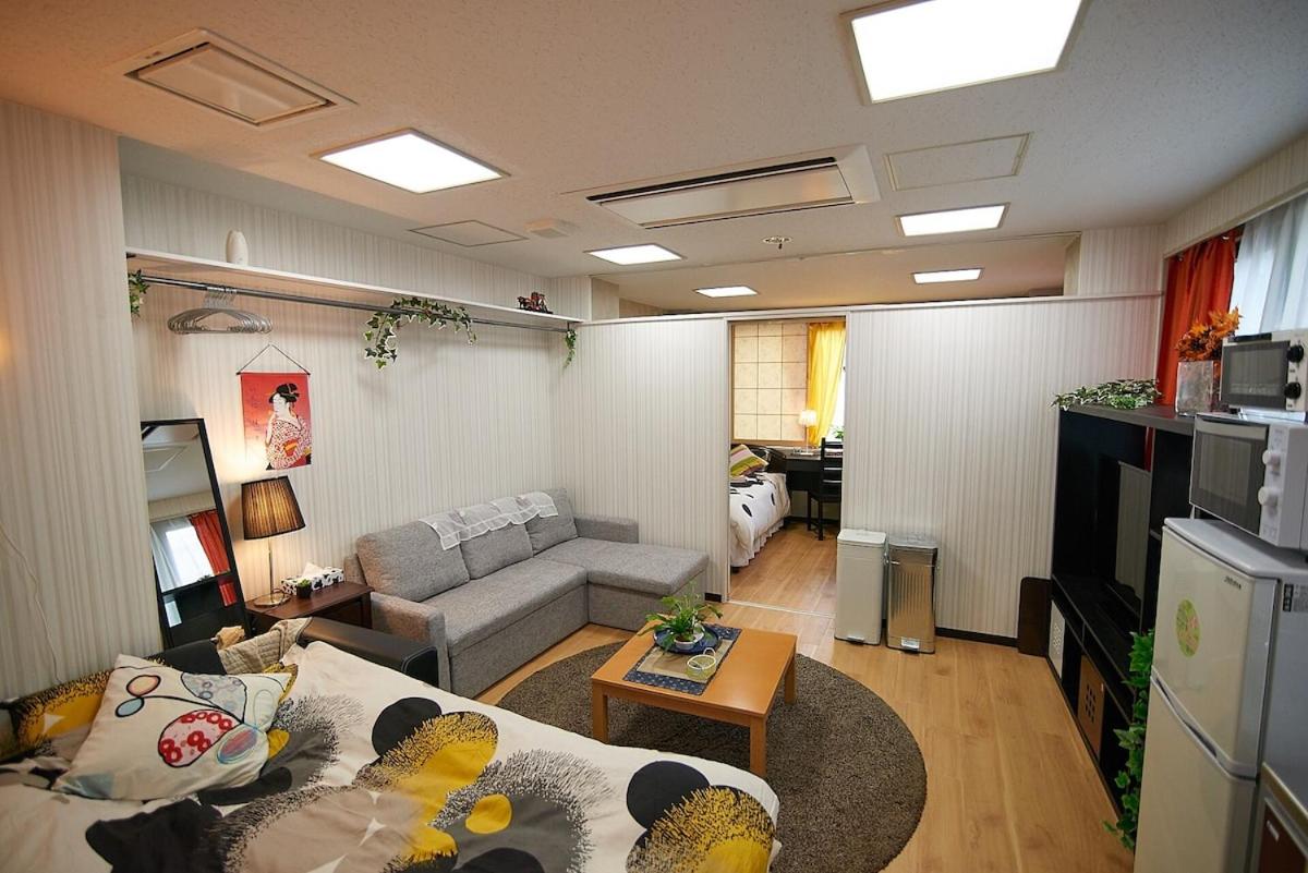 White House - 新宿 1 站地 - 新大久保站 6 Min - 歌舞伎町 4 Min