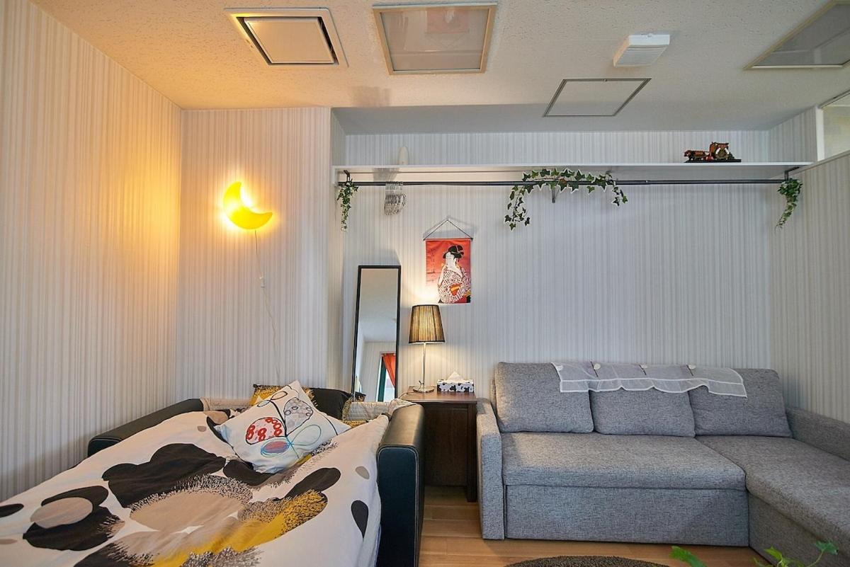 White House - 新宿 1 站地 - 新大久保站 6 Min - 歌舞伎町 4 Min
