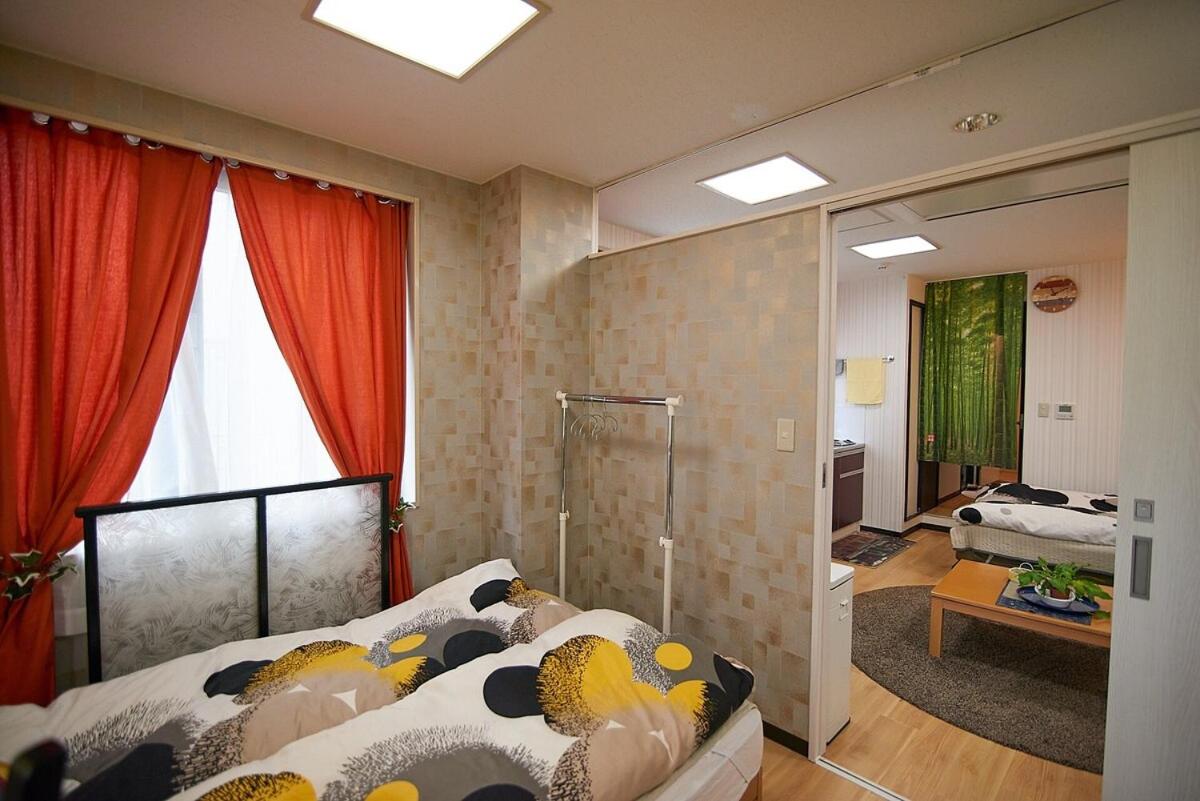 White House - 新宿 1 站地 - 新大久保站 6 Min - 歌舞伎町 4 Min