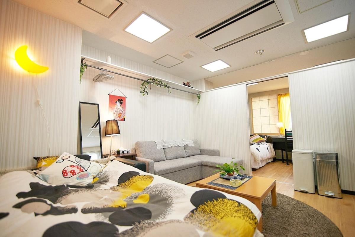 White House - 新宿 1 站地 - 新大久保站 6 Min - 歌舞伎町 4 Min