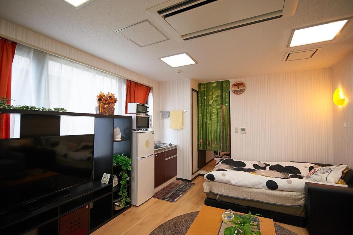 White House - 新宿 1 站地 - 新大久保站 6 Min - 歌舞伎町 4 Min