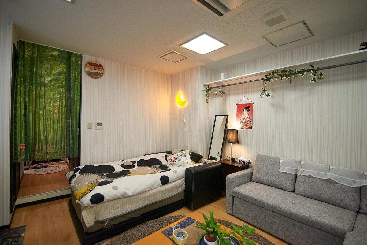 White House - 新宿 1 站地 - 新大久保站 6 Min - 歌舞伎町 4 Min