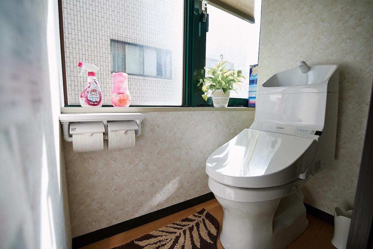 White House - 新宿 1 站地 - 新大久保站 6 Min - 歌舞伎町 4 Min