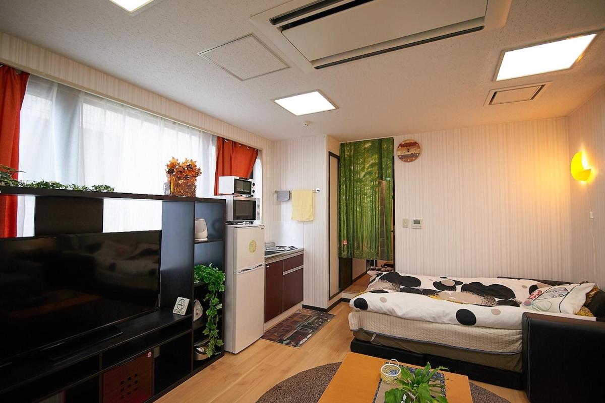 White House - 新宿 1 站地 - 新大久保站 6 Min - 歌舞伎町 4 Min