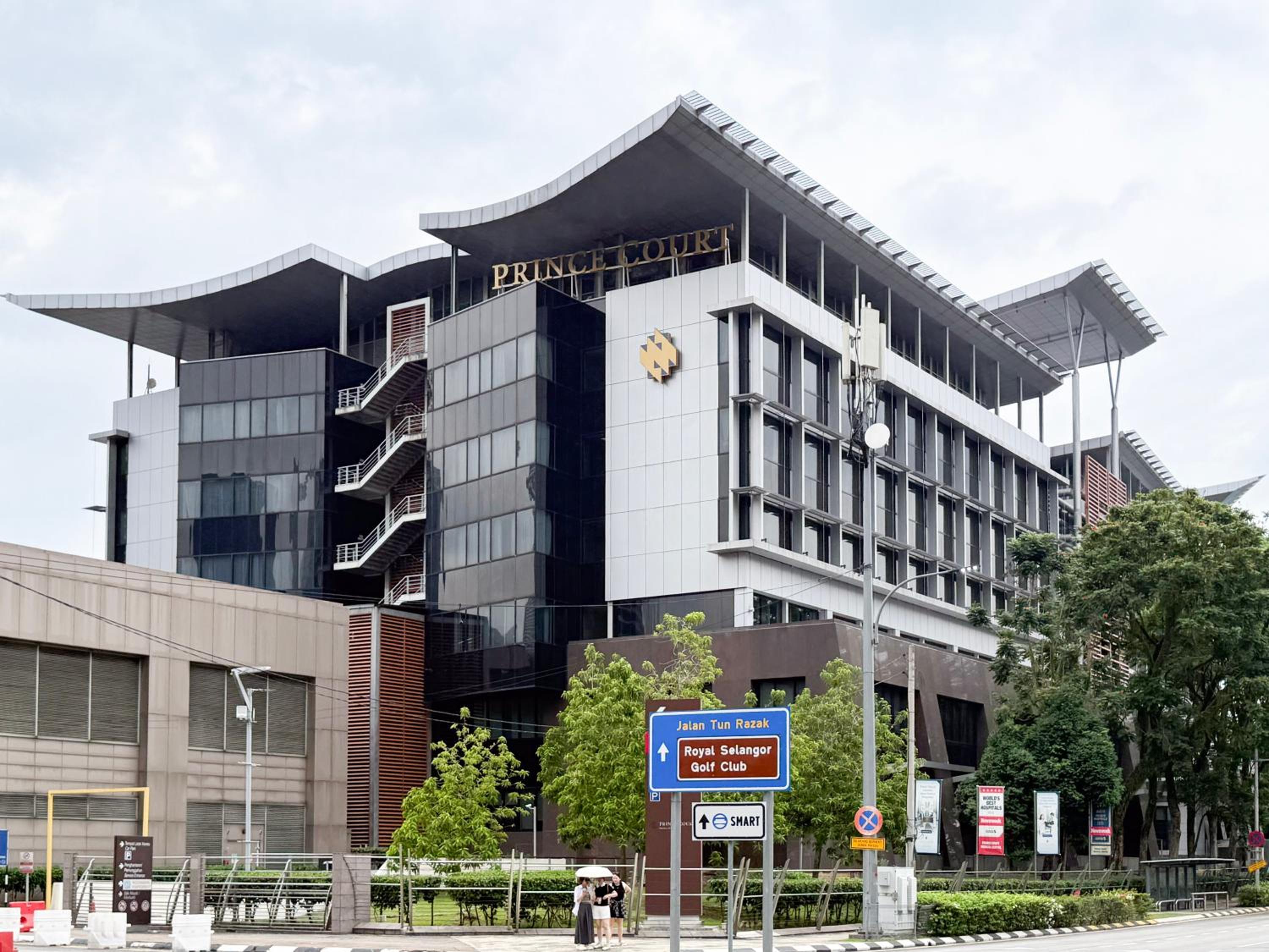 Pavilion TRX Top Floor Suite, Kid-Friendly Slide, Dorsett Bukit Bintang, Kuala Lumpur Malaysia