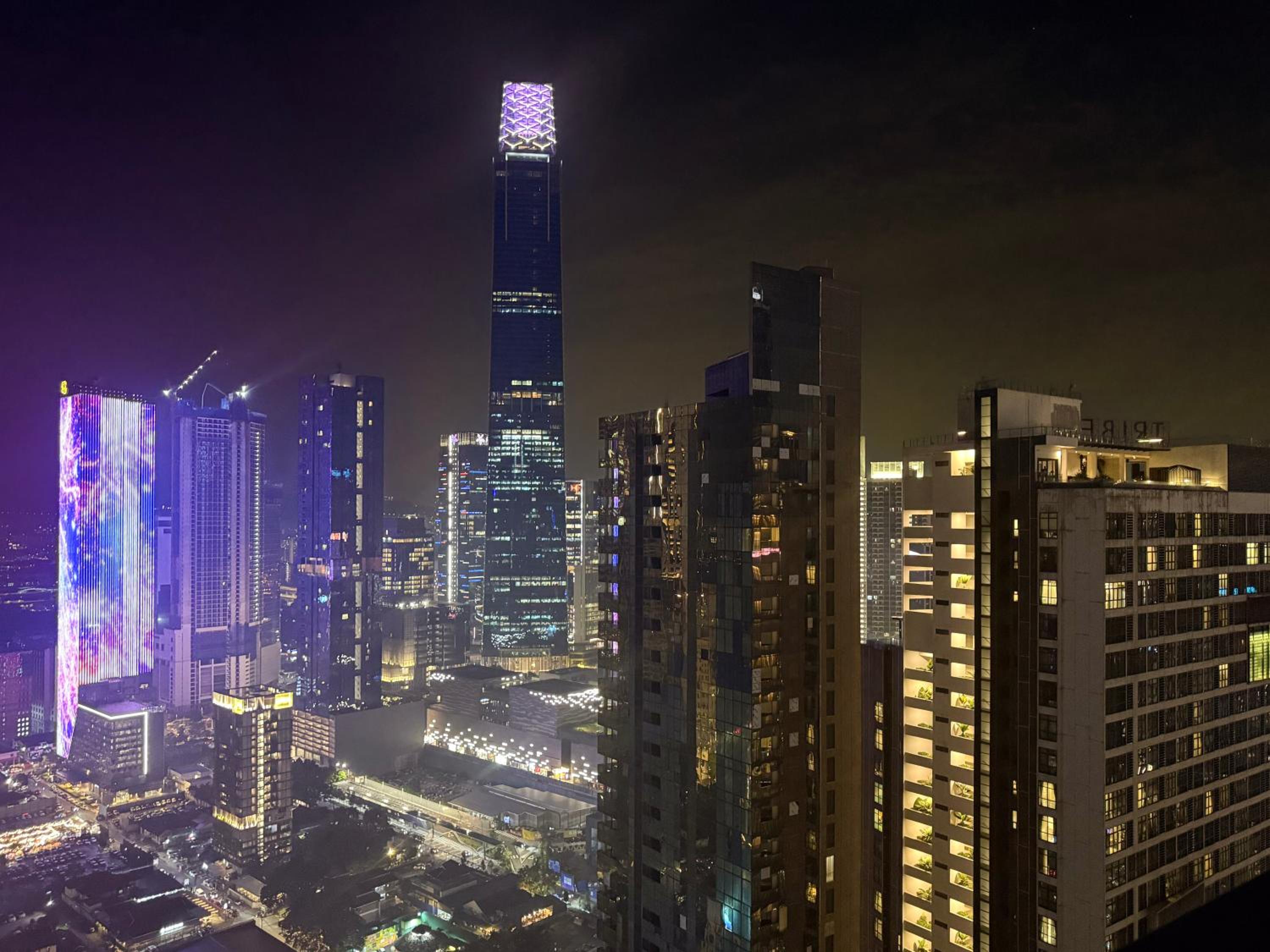 Pavilion TRX Top Floor Suite, Kid-Friendly Slide, Dorsett Bukit Bintang, Kuala Lumpur Malaysia