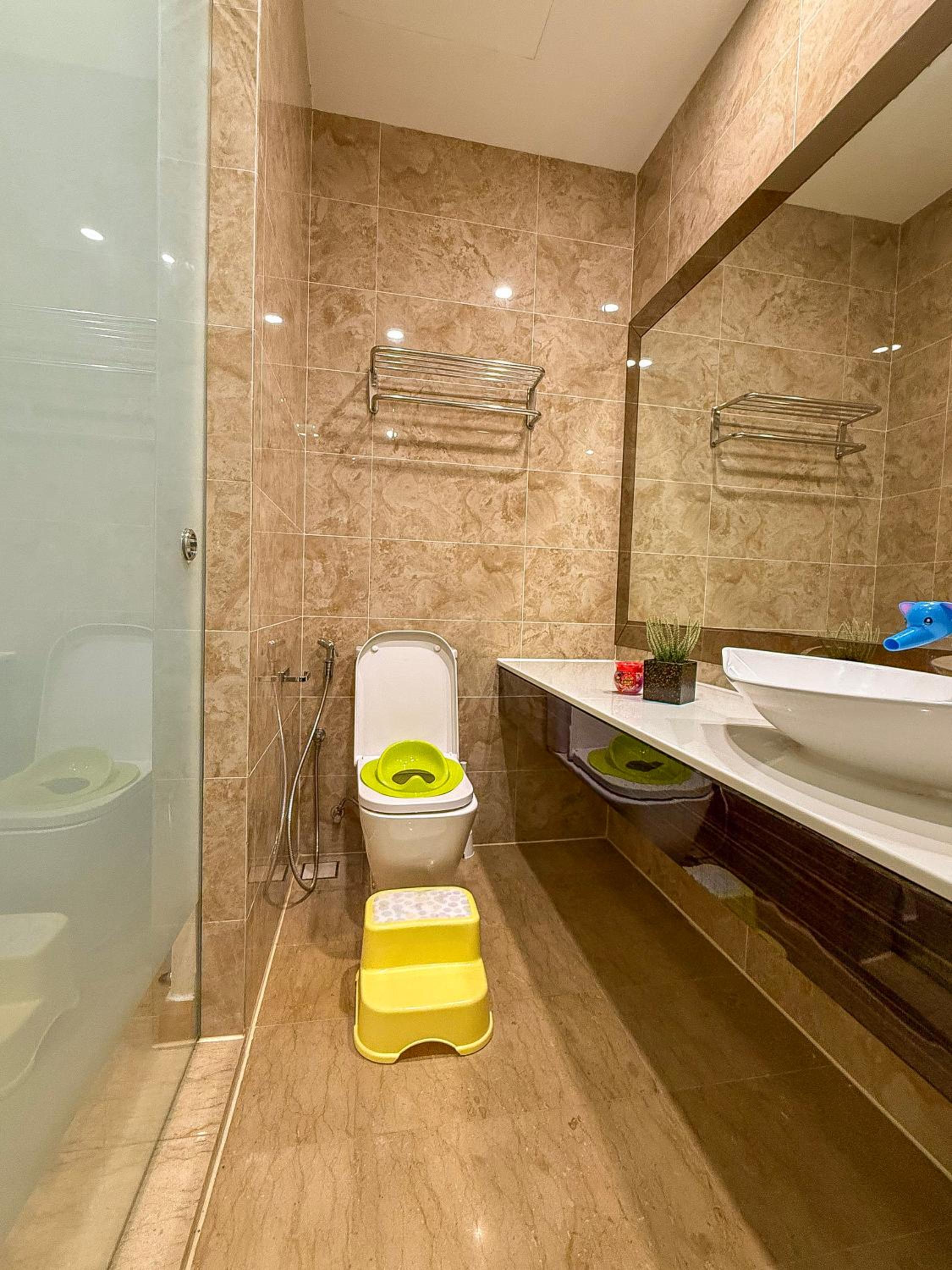 Pavilion TRX Top Floor Suite, Kid-Friendly Slide, Dorsett Bukit Bintang, Kuala Lumpur Malaysia