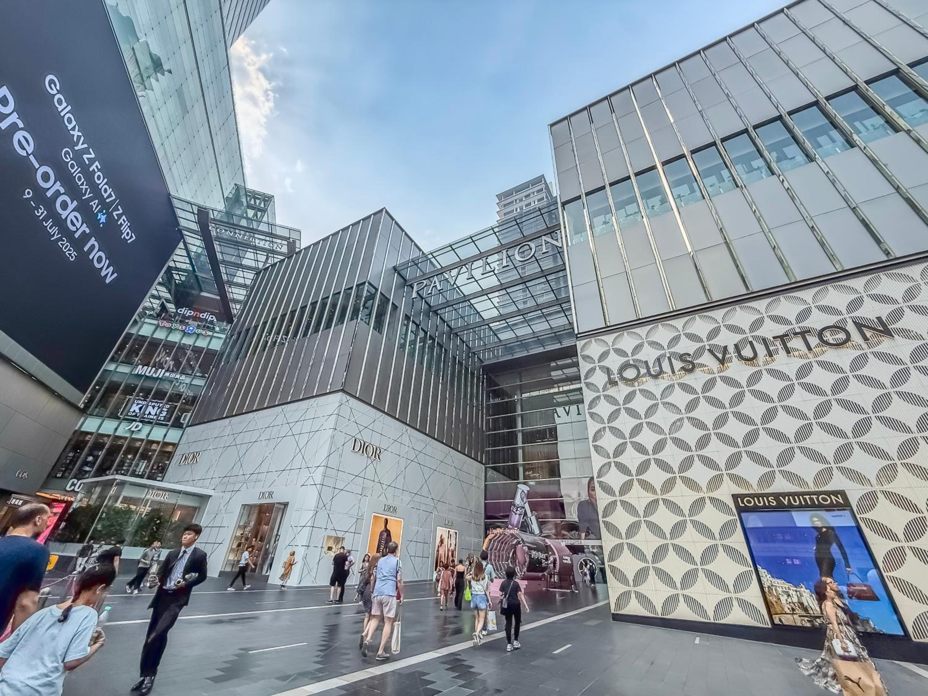 Pavilion TRX Top Floor Suite, Kid-Friendly Slide, Dorsett Bukit Bintang, Kuala Lumpur Malaysia