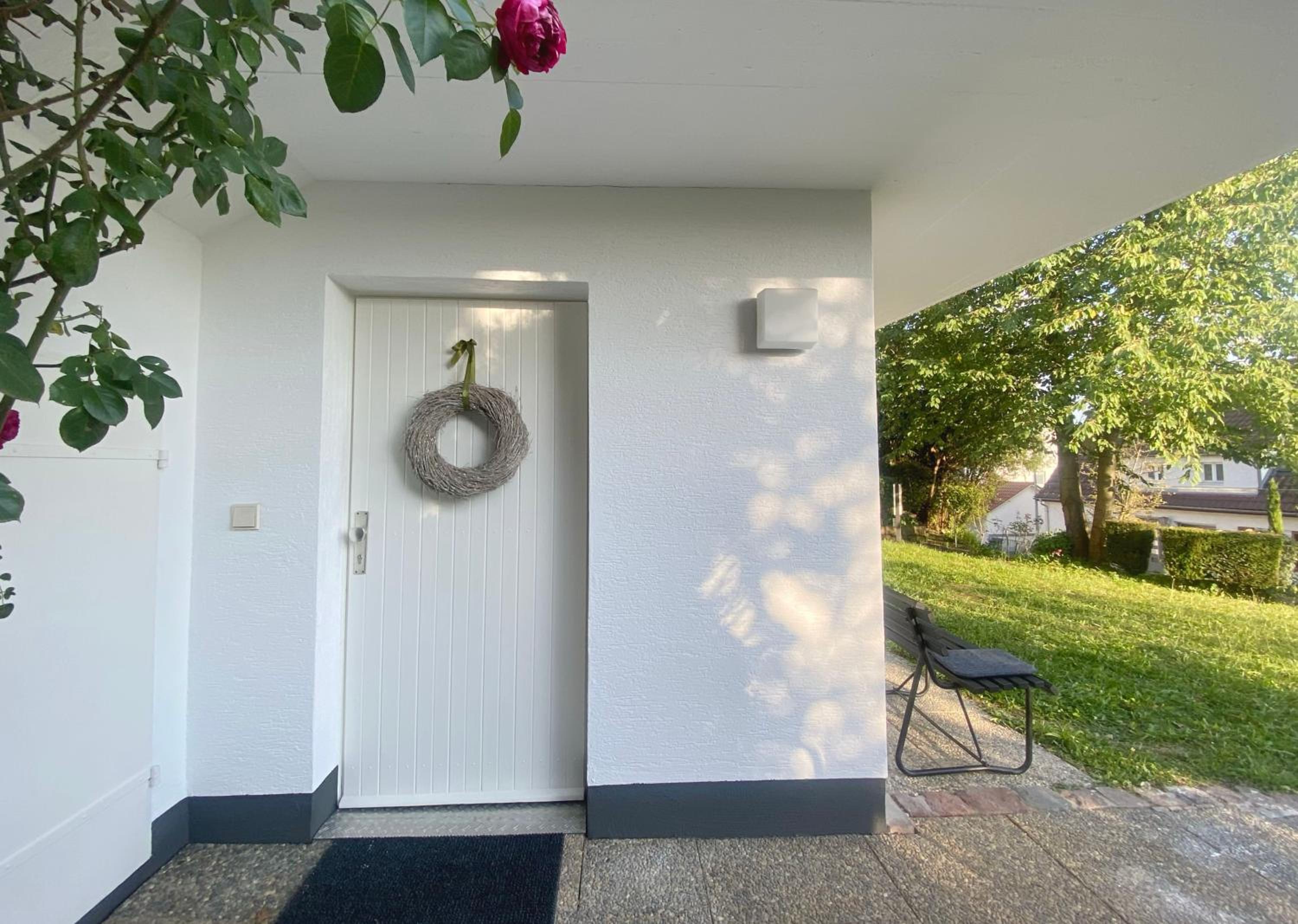 Apartment ANi I 2Zi Göppingen I Neues Bad I Terr & Garten I ruhig an Fahrradstraße I nahe EWS Arena I E-Parkplatz auf Anfrage
