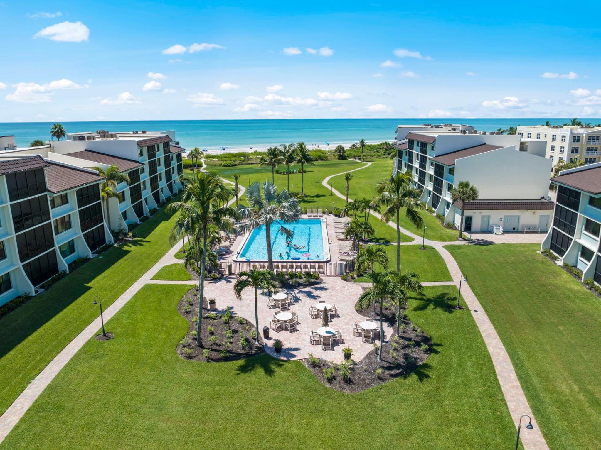 Beachfront with Pool Bikes Loggerhead 472