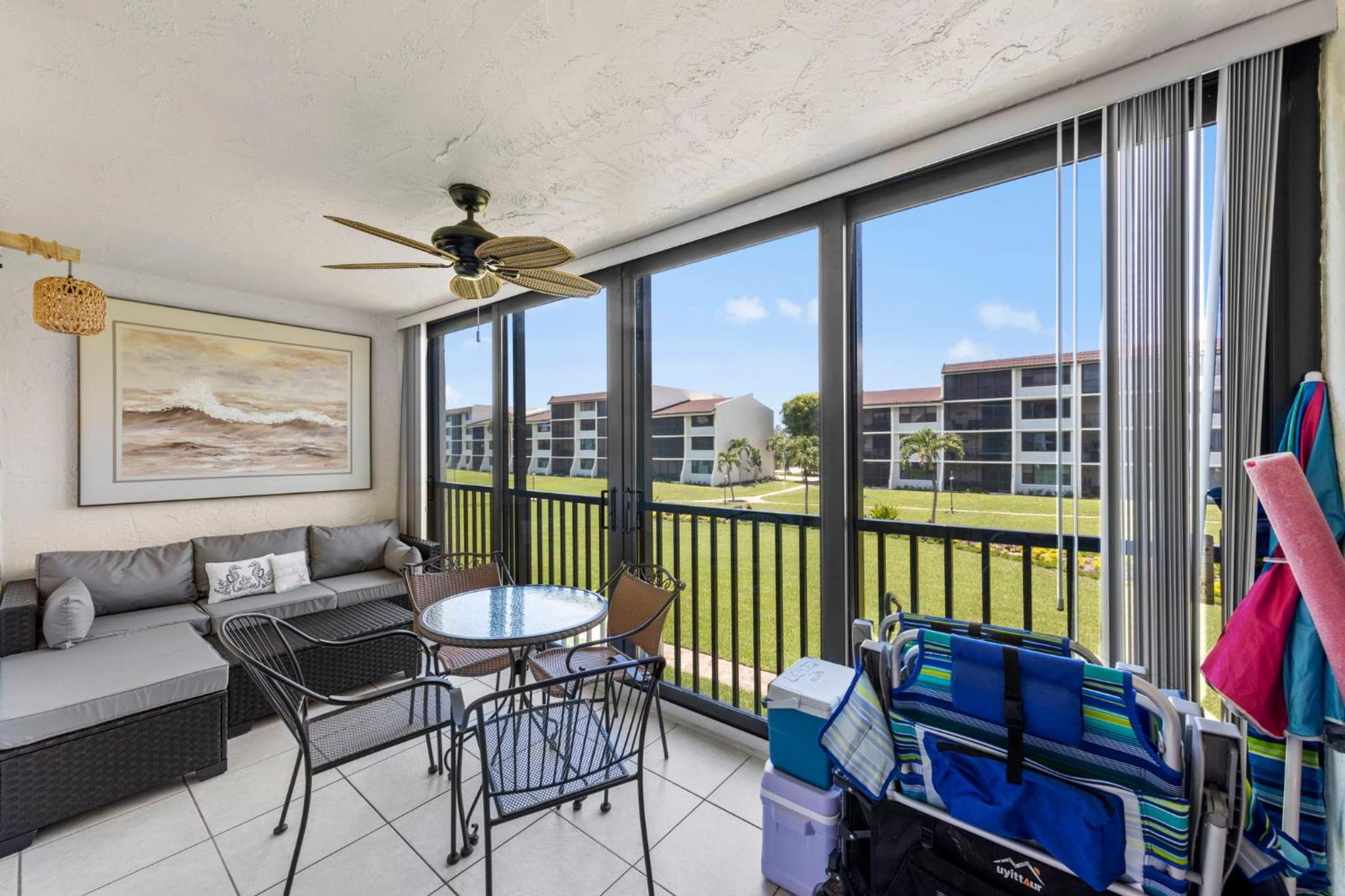 Beachfront with Pool Bikes Loggerhead 472