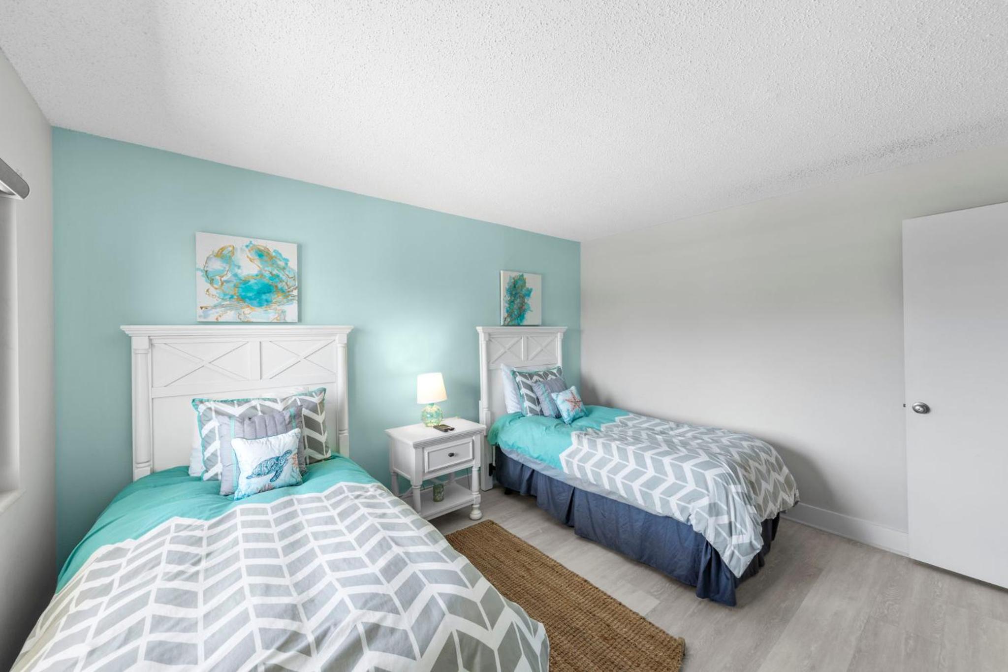 Beachfront with Pool Bikes Loggerhead 472
