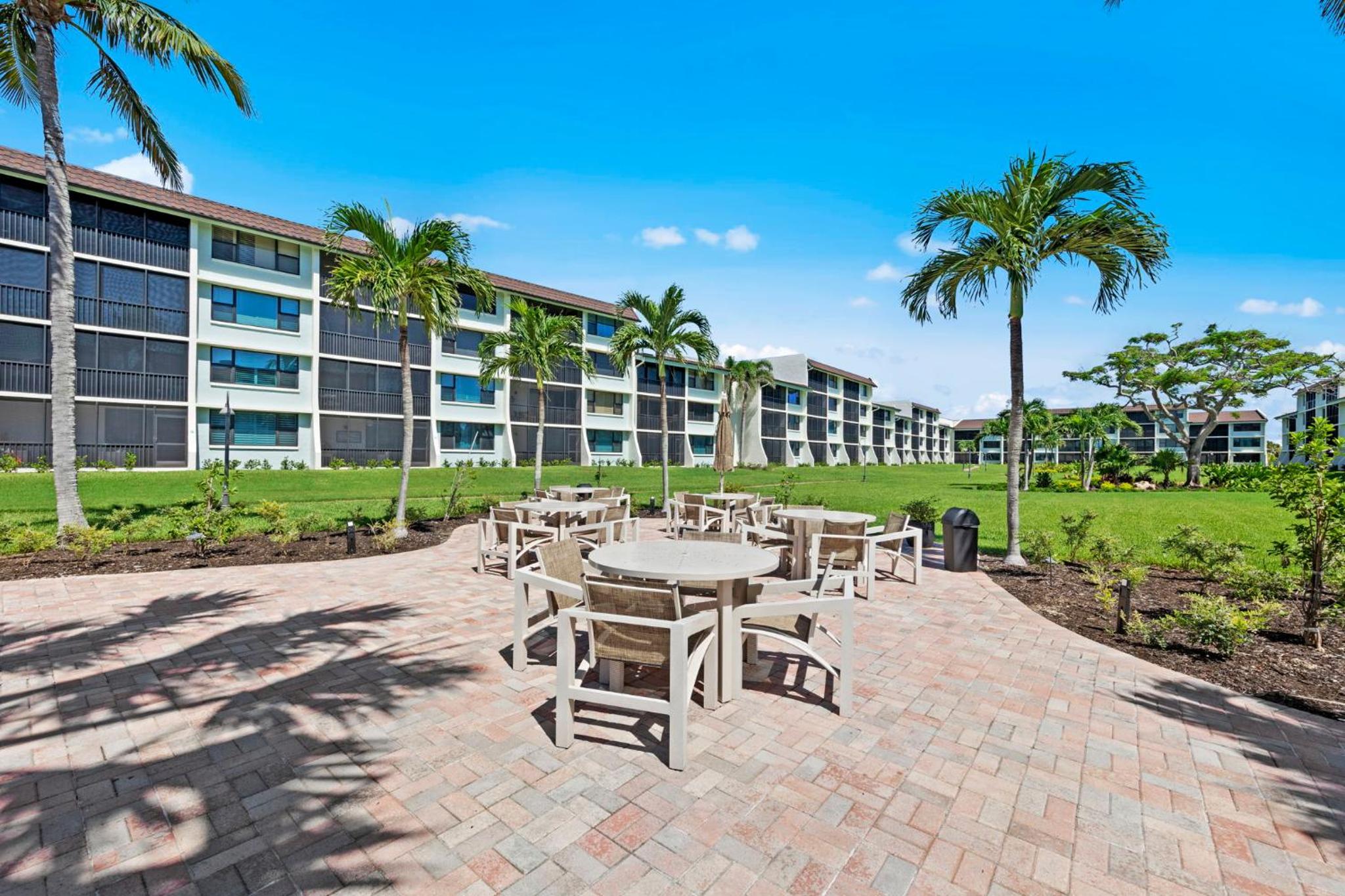 Beachfront with Pool Bikes Loggerhead 472