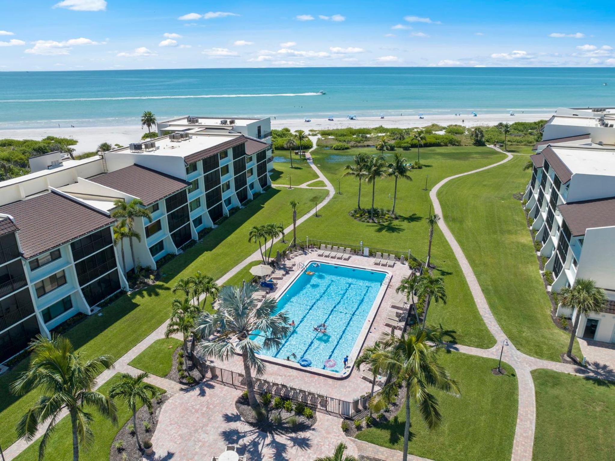 Beachfront with Pool Bikes Loggerhead 472