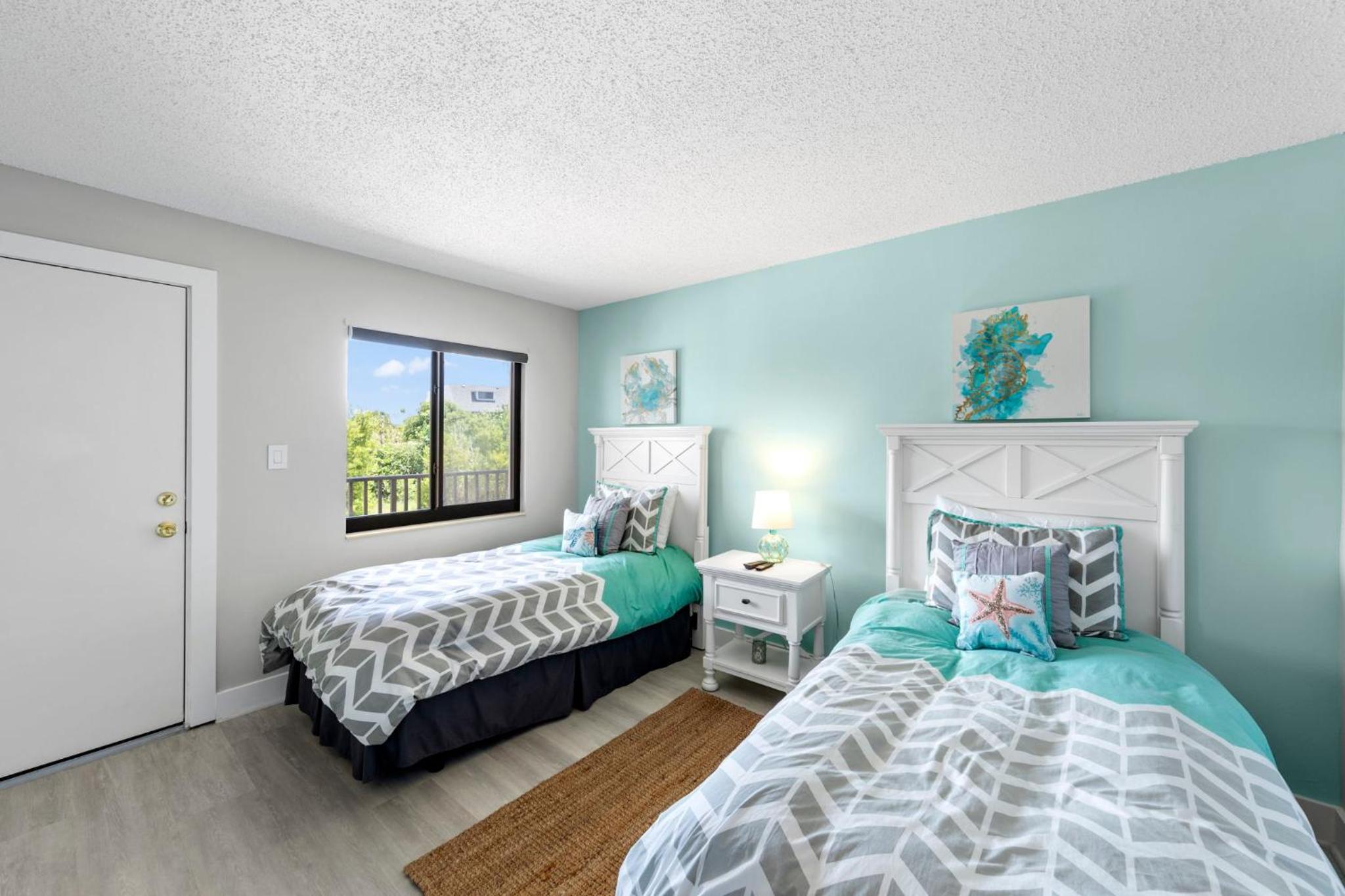 Beachfront with Pool Bikes Loggerhead 472