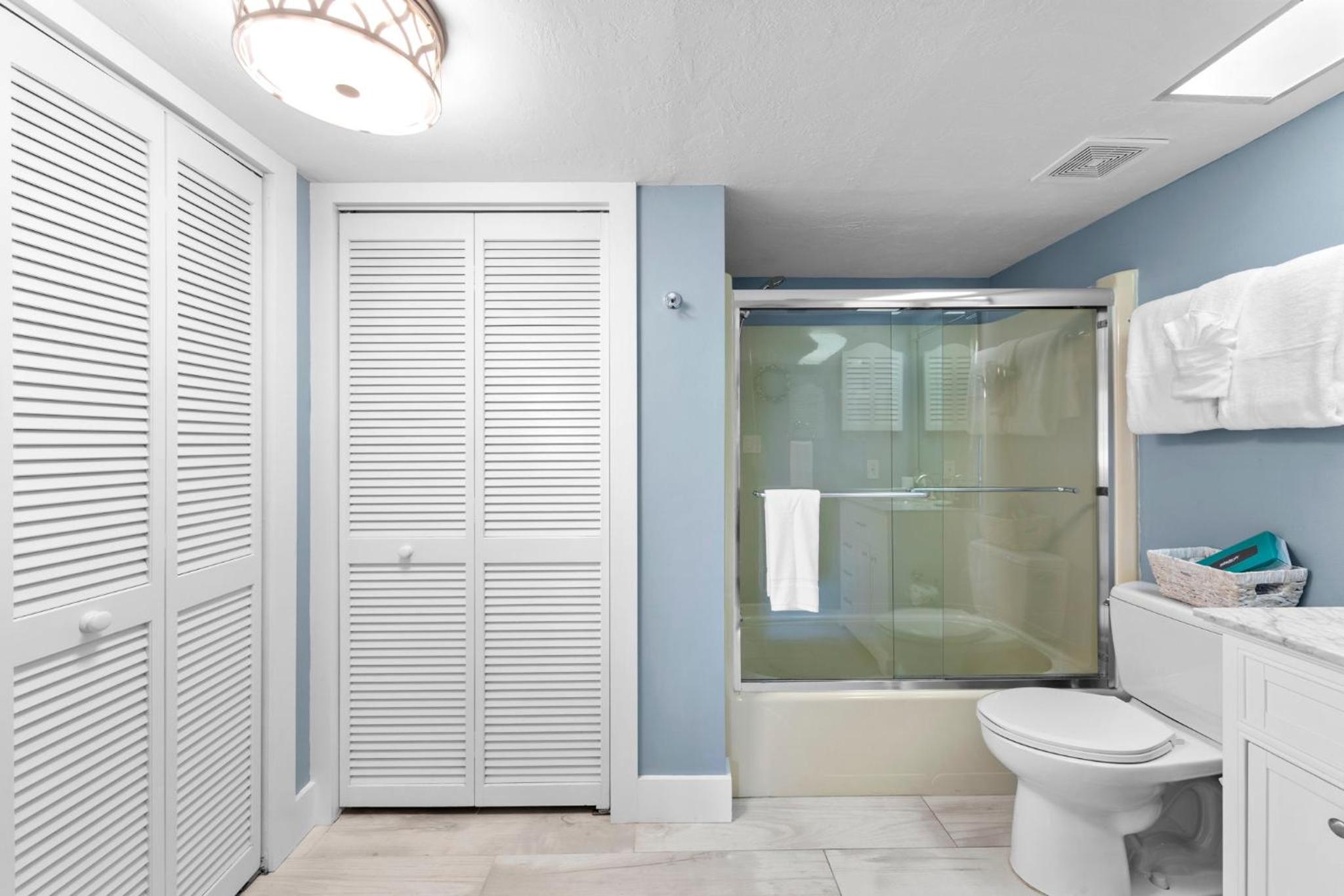 Beachfront with Pool Bikes Loggerhead 472