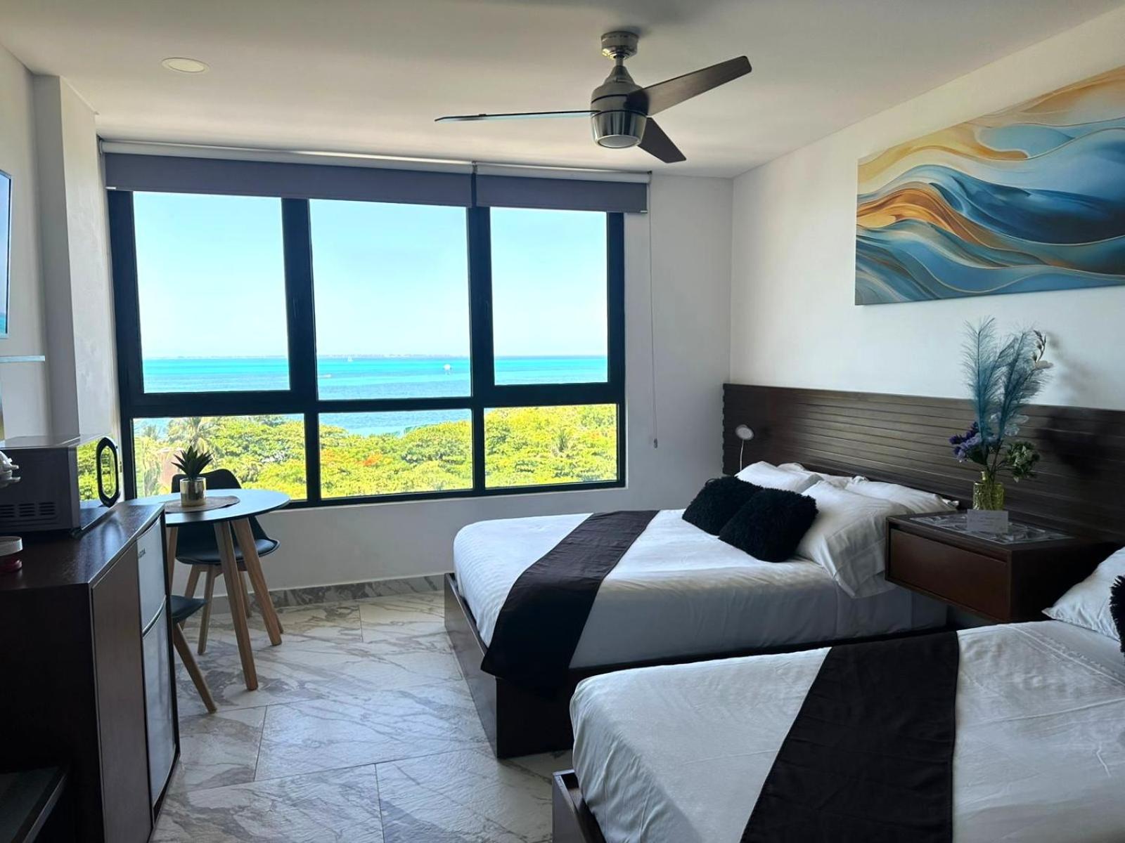 Beautiful sea view apartment in the Hotel Zone Cancun