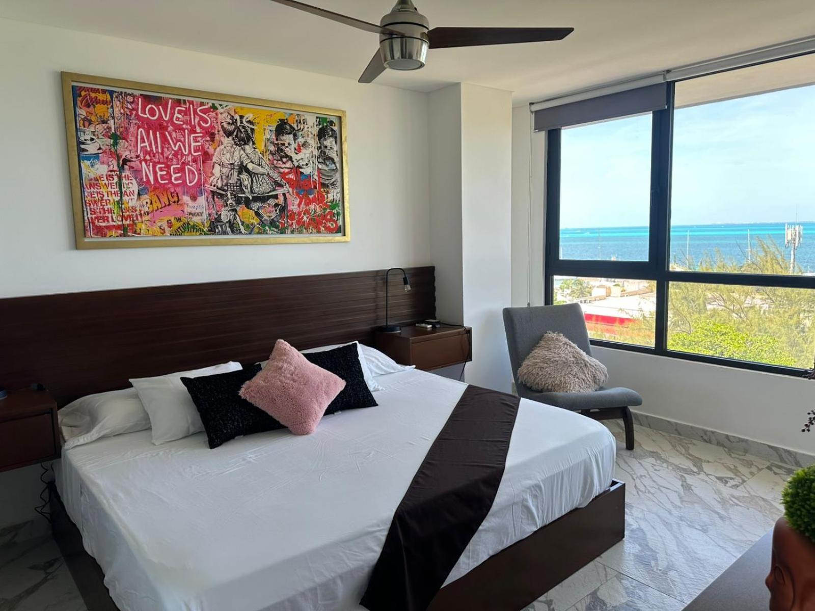 Beautiful sea view apartment in the Hotel Zone Cancun