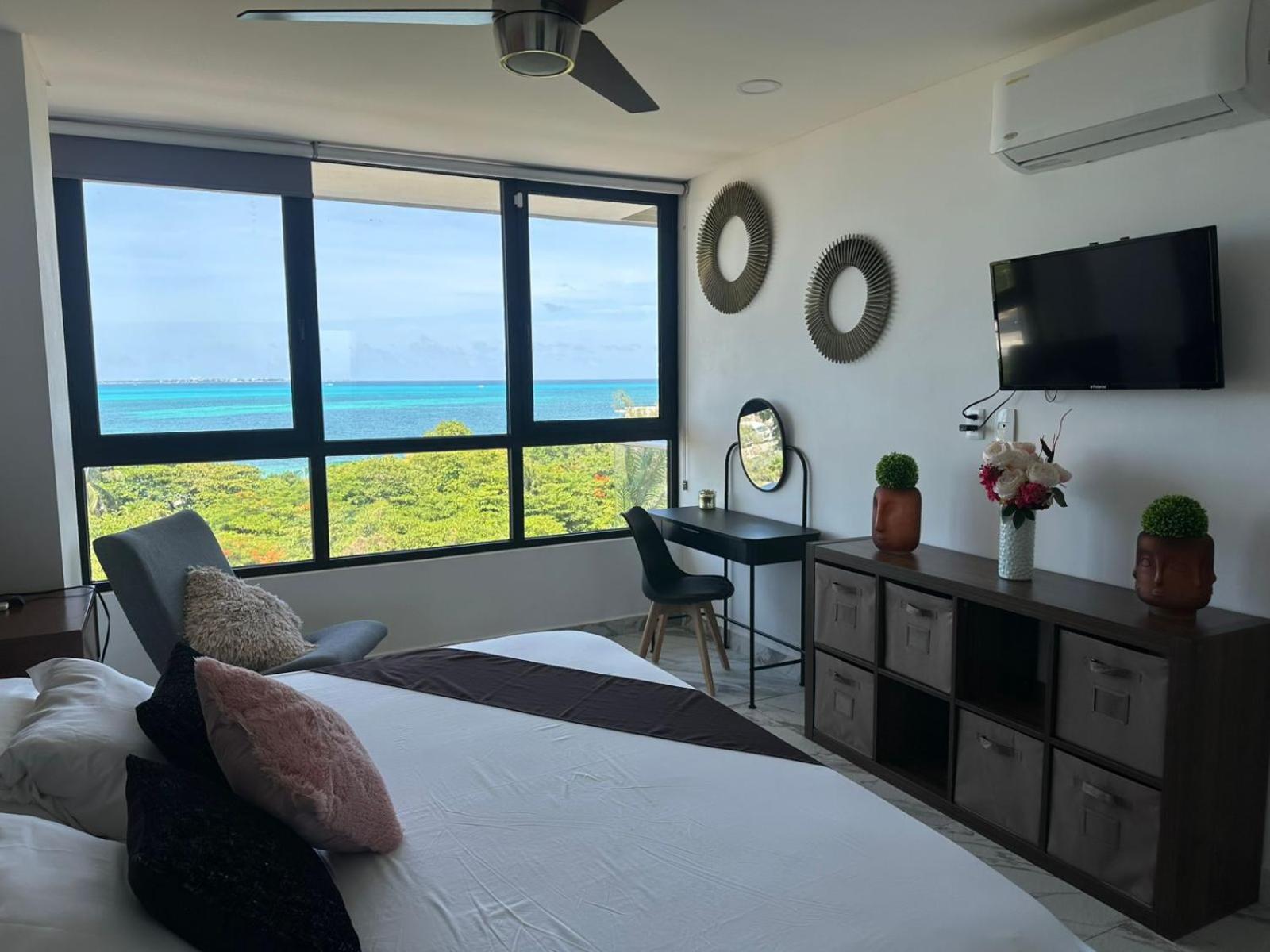 Beautiful sea view apartment in the Hotel Zone Cancun