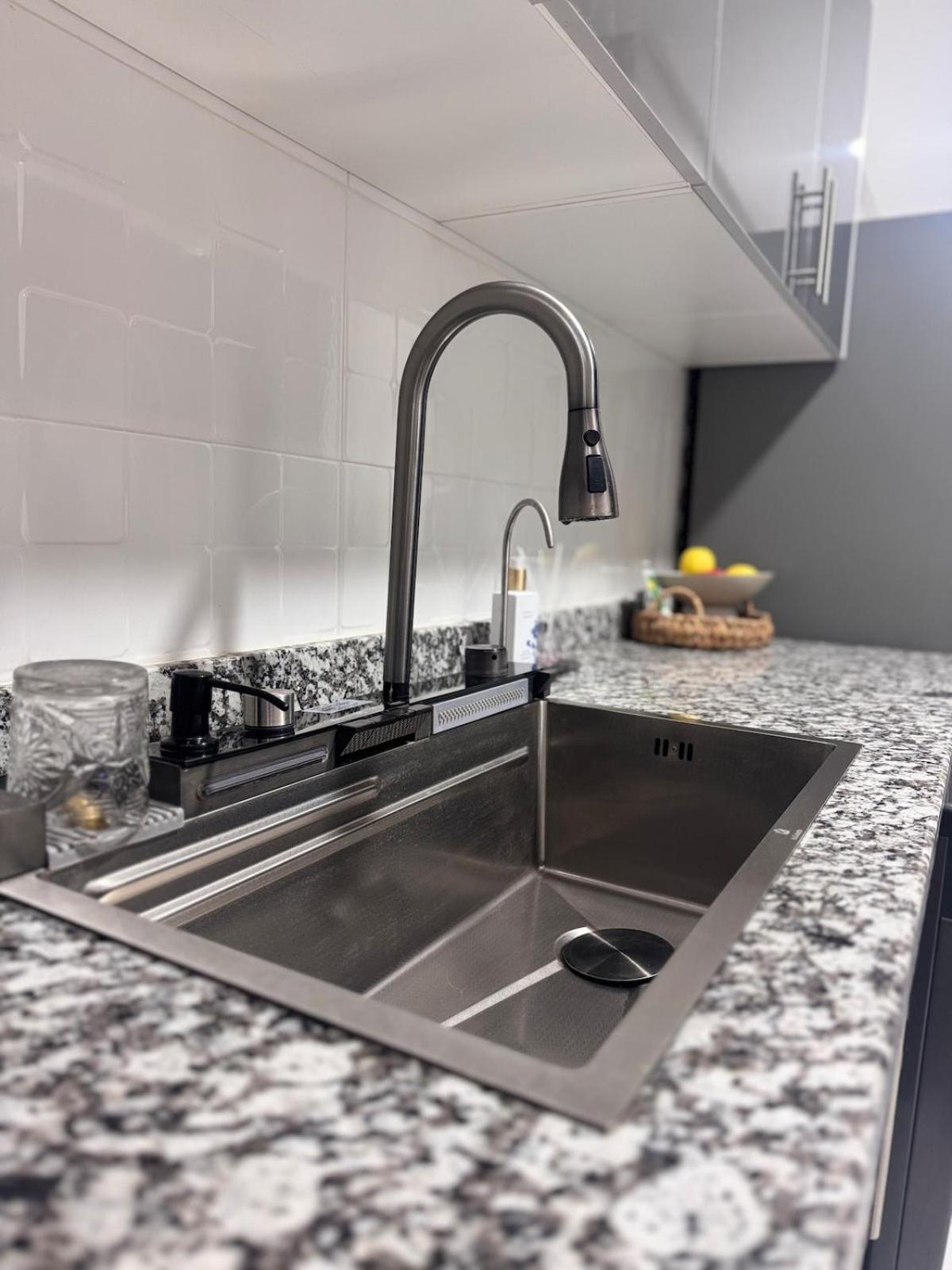 Elegant City Centre Apartment Peace & Luxury