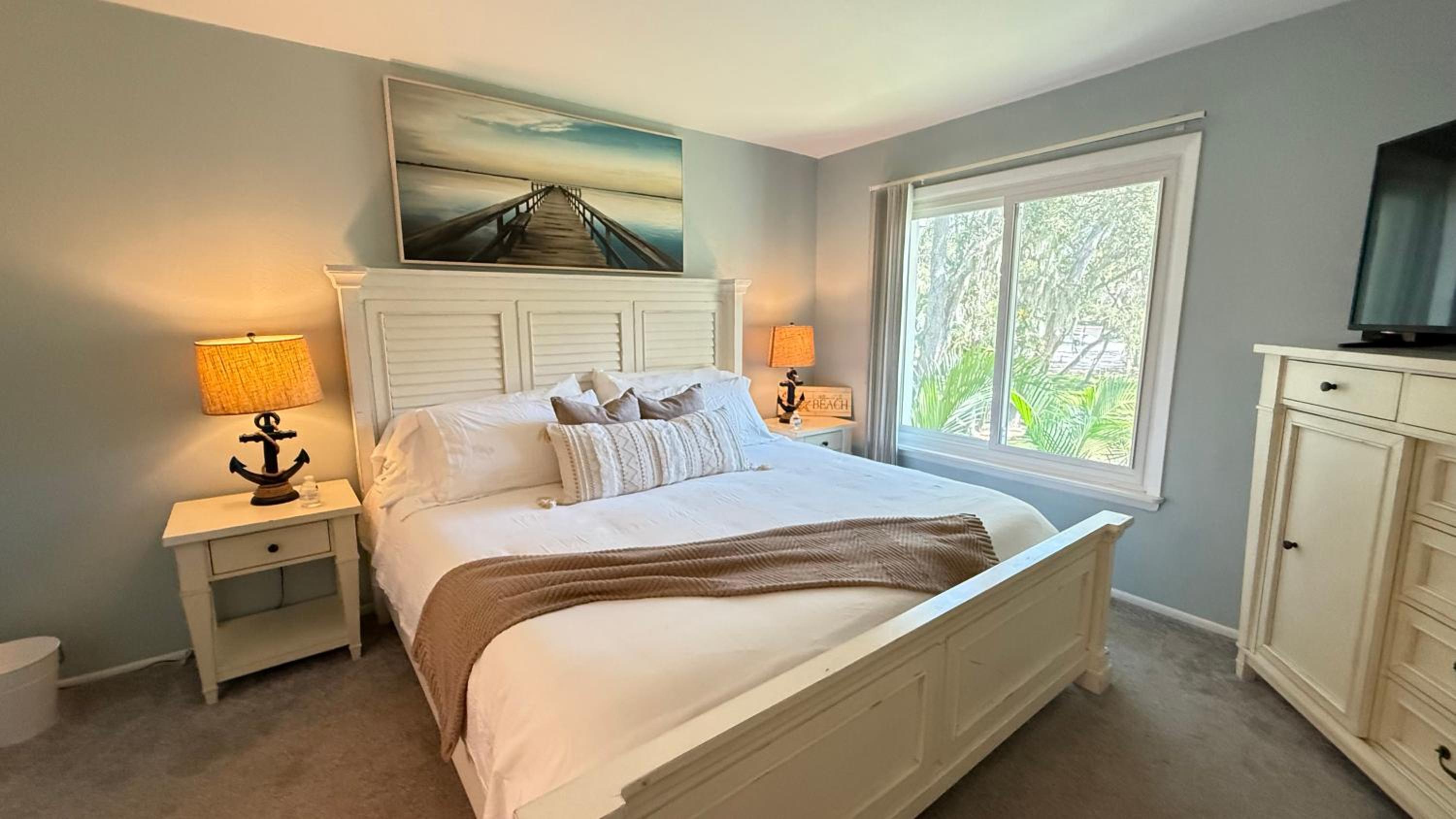 Waterfront Resort Condo w Beach, photo 9