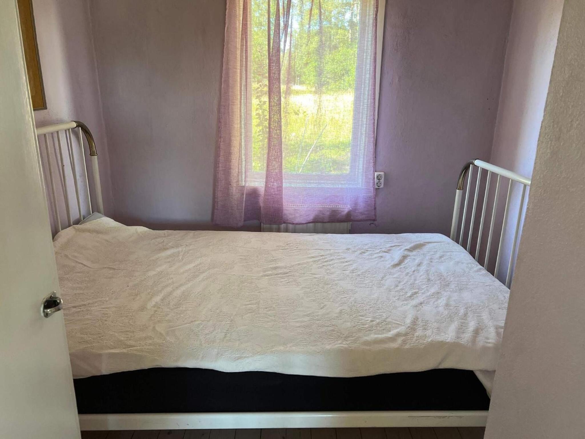 2 person holiday home in FäRENTUNA