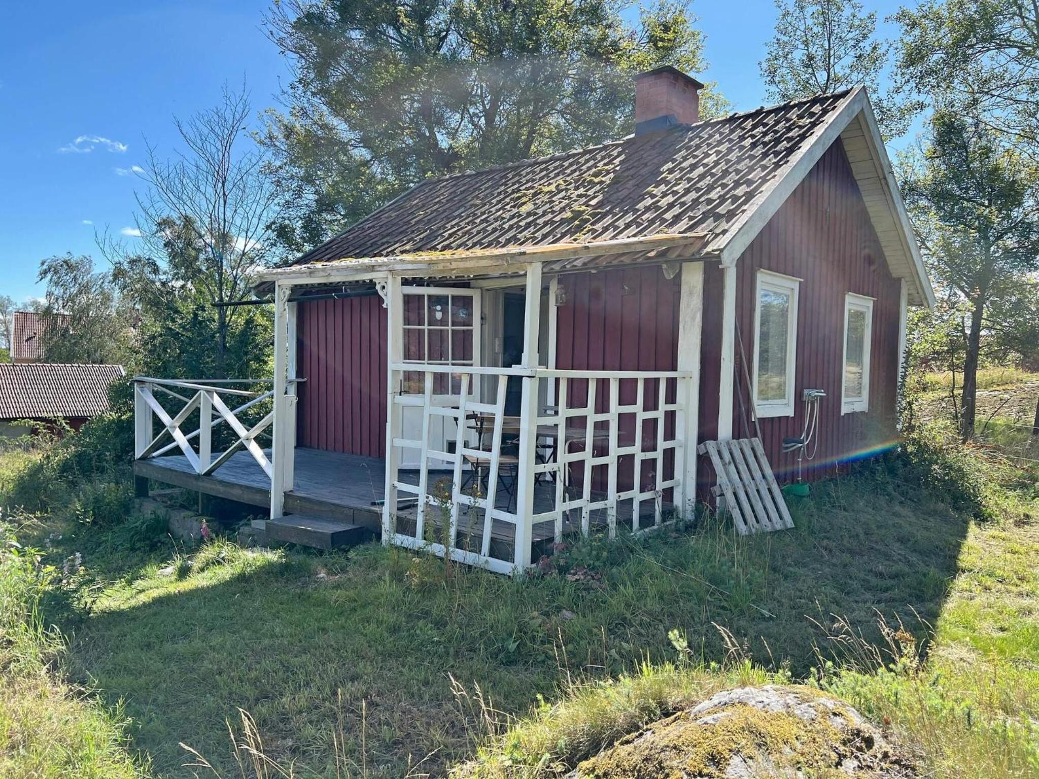 2 person holiday home in FäRENTUNA