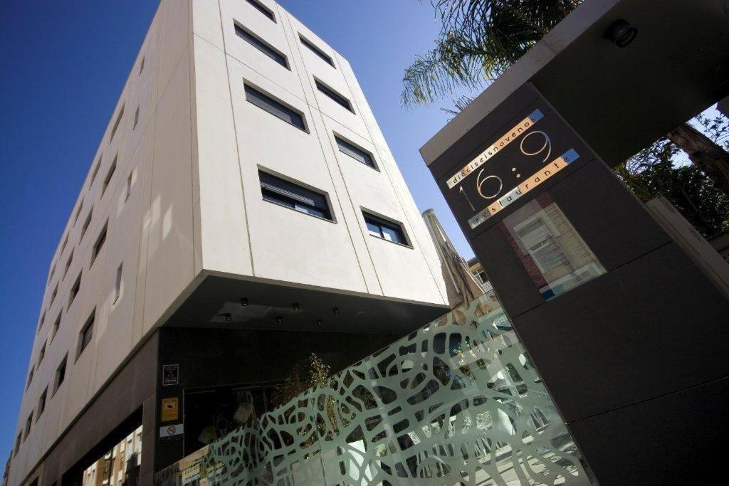 Apartamentos 16:9 Suites Almería photo 2