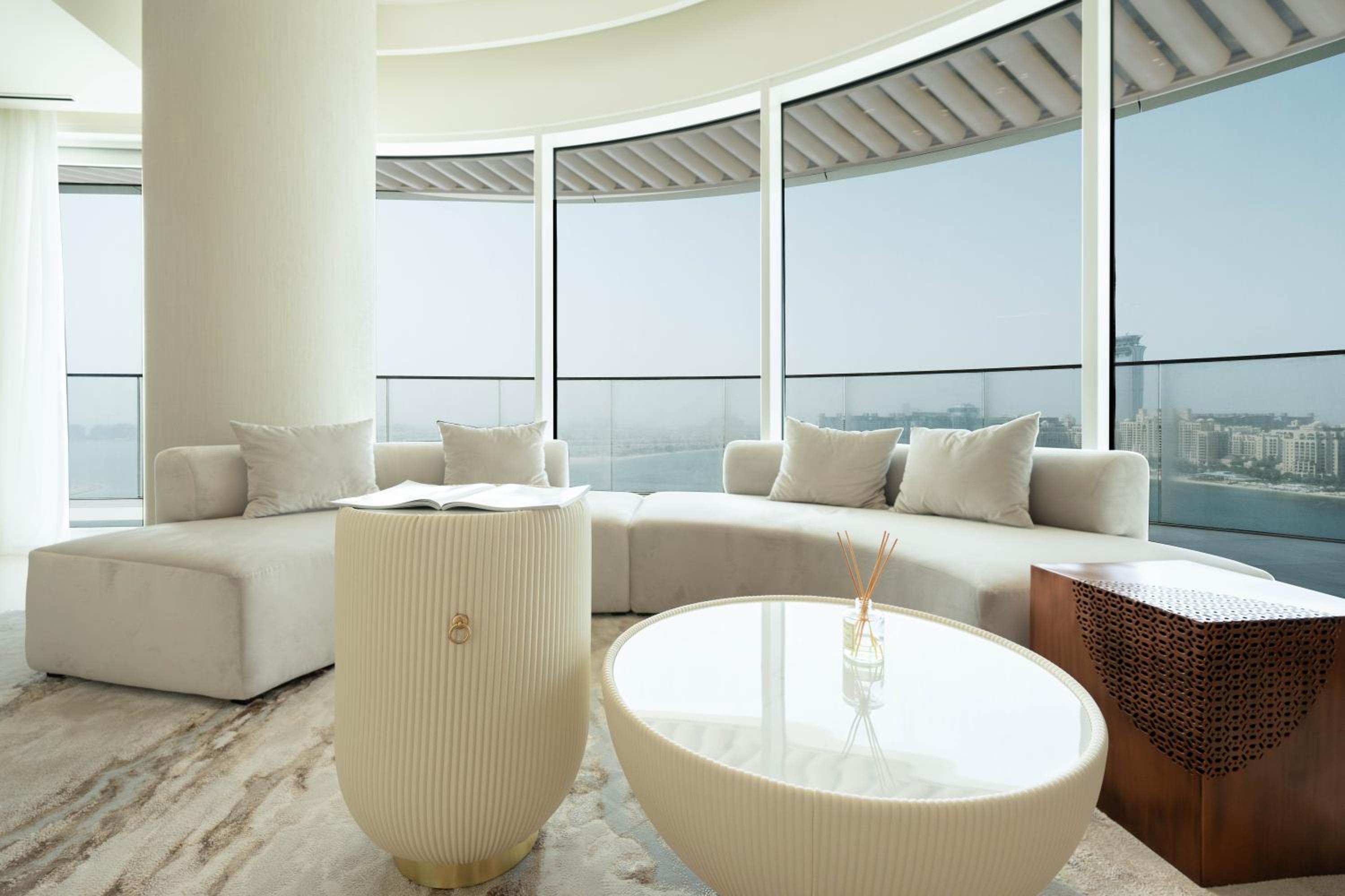 KeyRock - Palm & Sea View Retreat with Pool Access