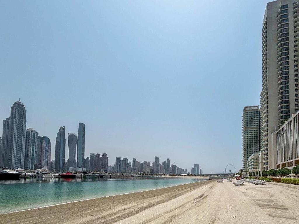 Luxury 3BR Palm Views at Emaar Beachfront