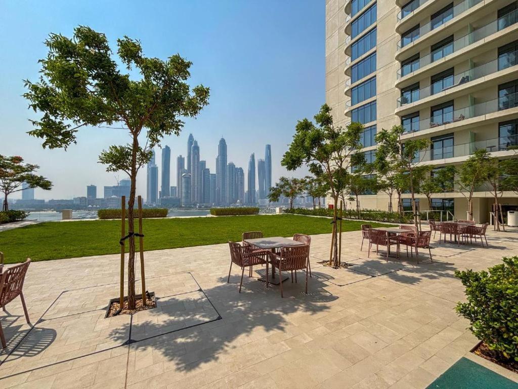 Luxury 3BR Palm Views at Emaar Beachfront