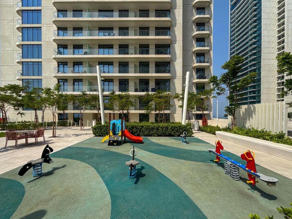Luxury 3BR Palm Views at Emaar Beachfront