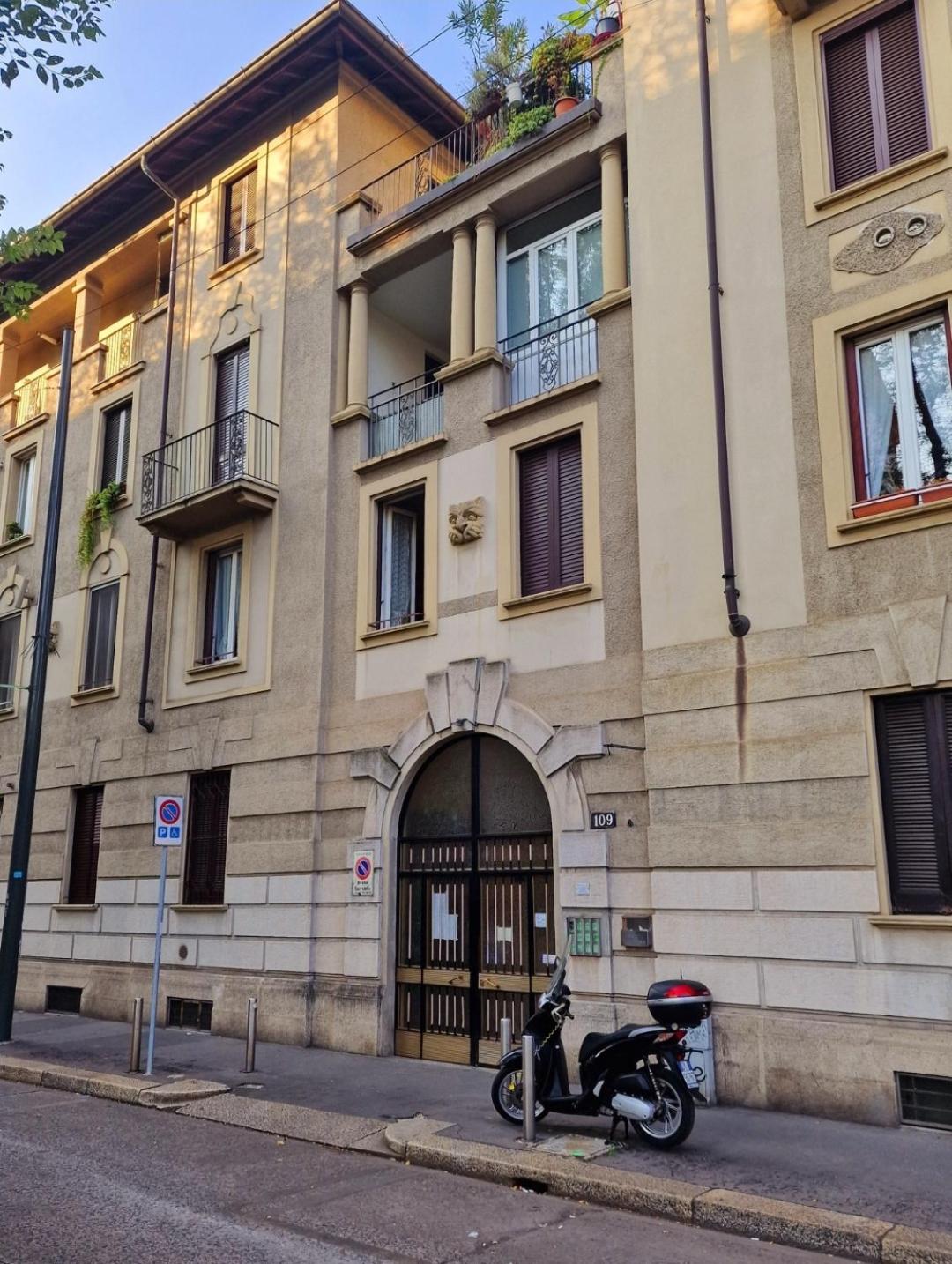 Ampia stanza con bagno privato e zona pranzo