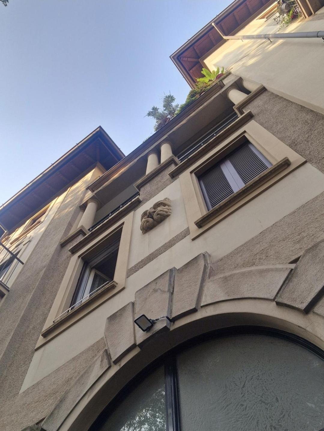 Ampia stanza con bagno privato e zona pranzo