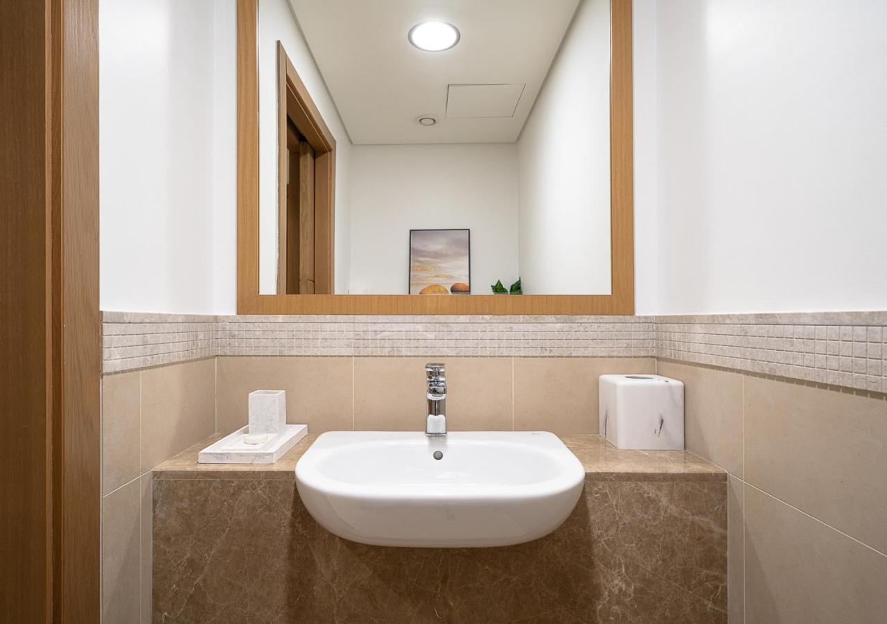 Royal Vista - Luxury 2BR Apartment with Burj Khalifa View at Burj Vista - Downtown