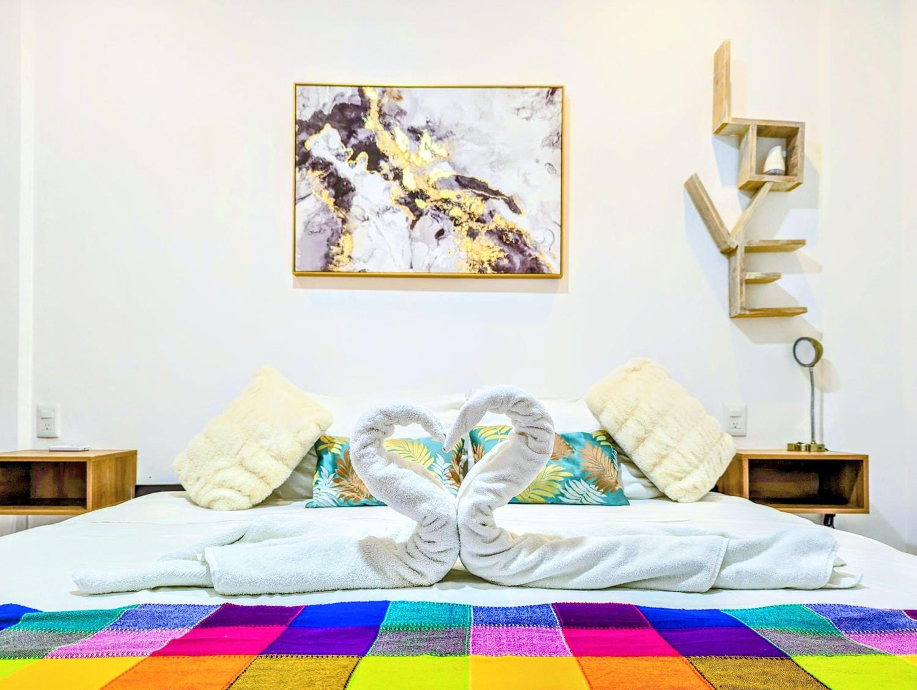 Romantic Escape 1 Bedroom 500m from Beach King Bed Pool Gym Fast WiFi 404