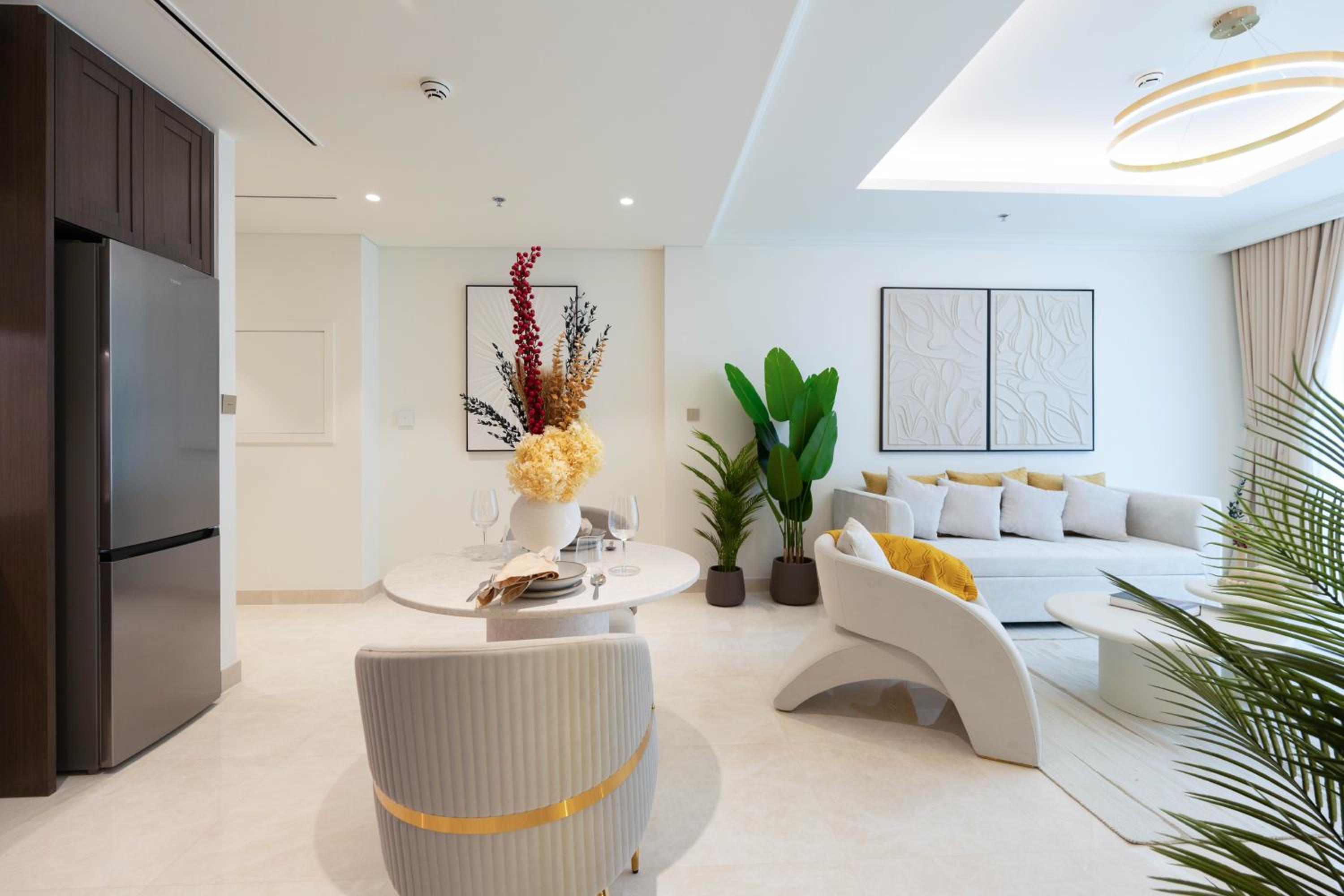 KeyRock - Dubai Marina Stay with Pool & Gym