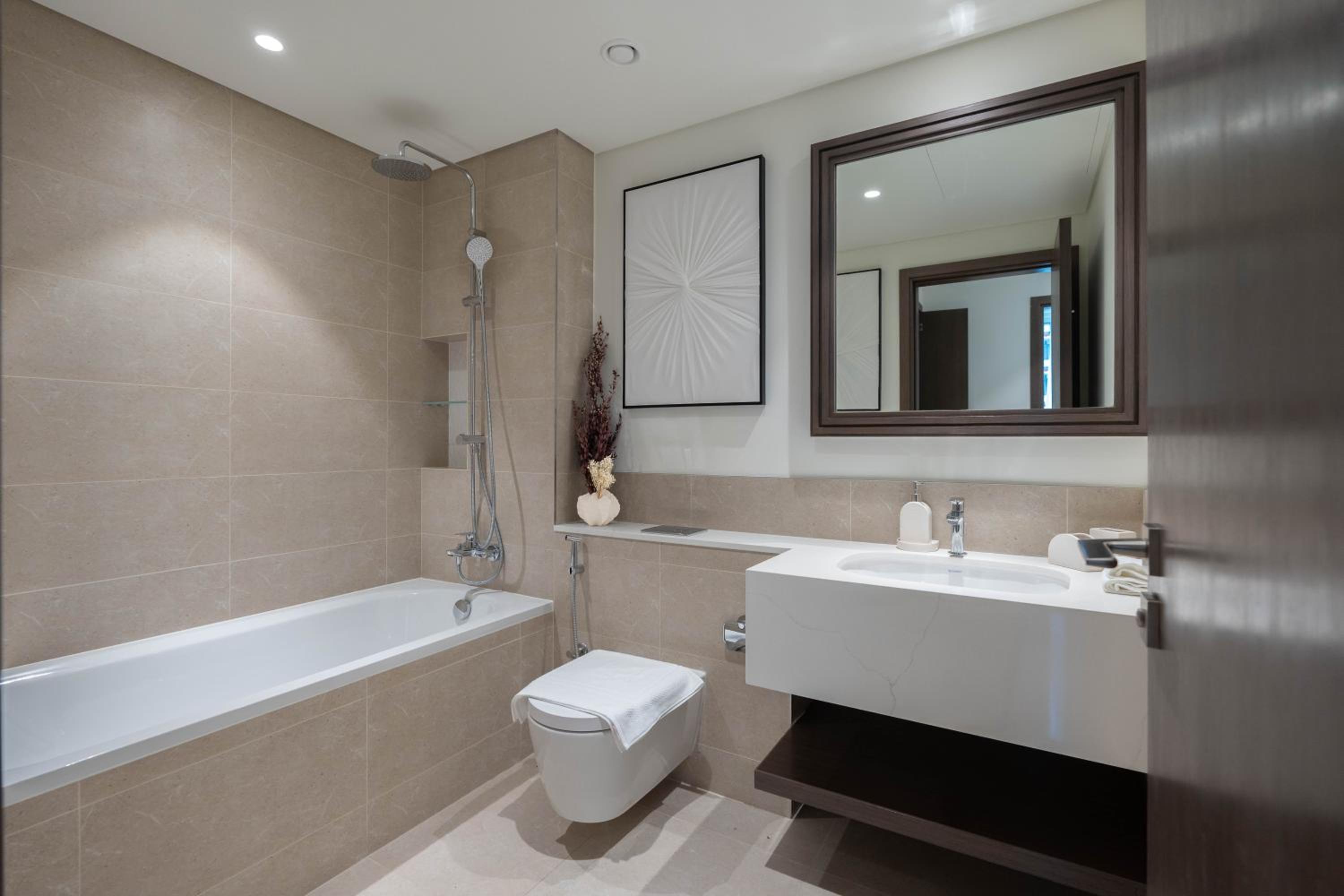 KeyRock - Dubai Marina Stay with Pool & Gym