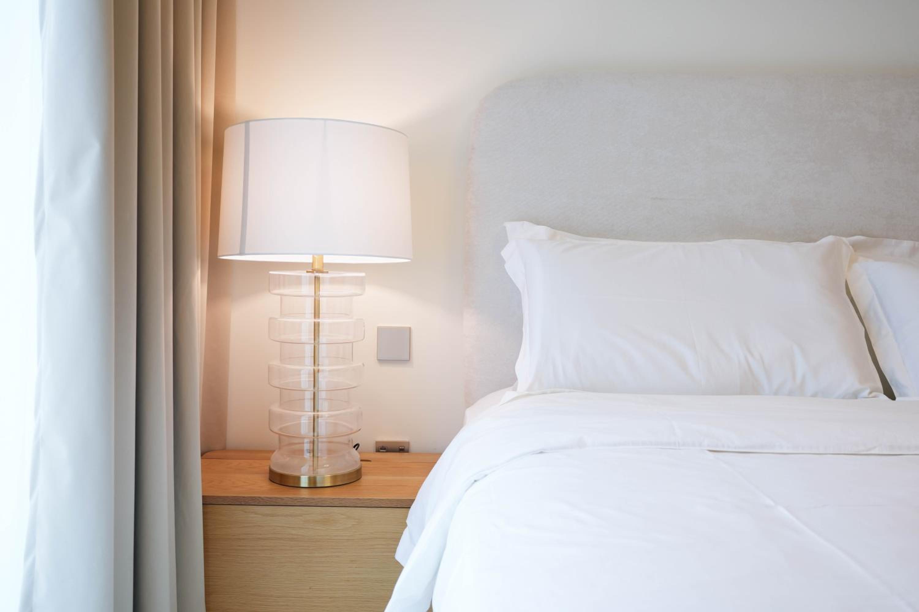 KeyRock - Dubai Marina Stay with Pool & Gym