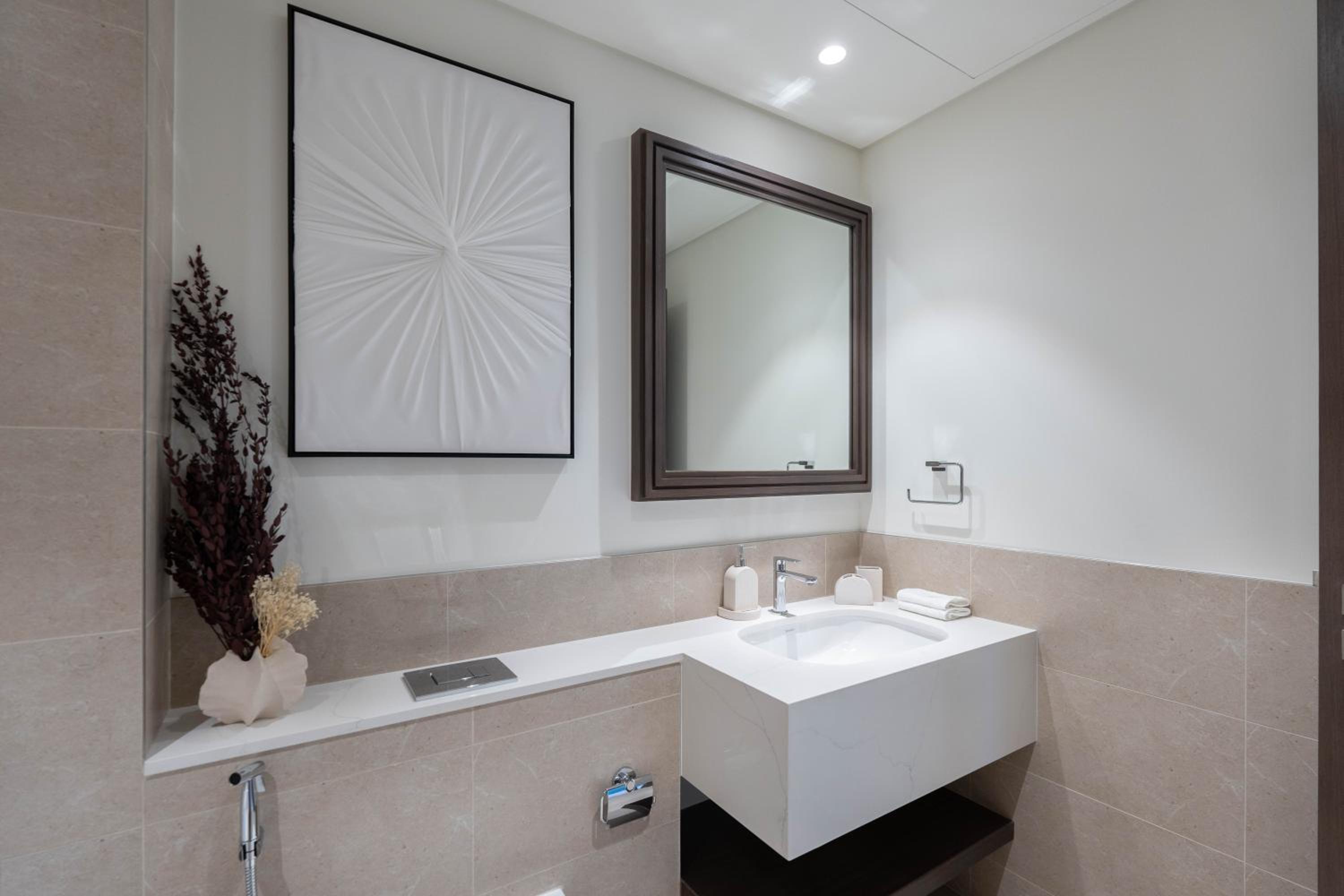 KeyRock - Dubai Marina Stay with Pool & Gym