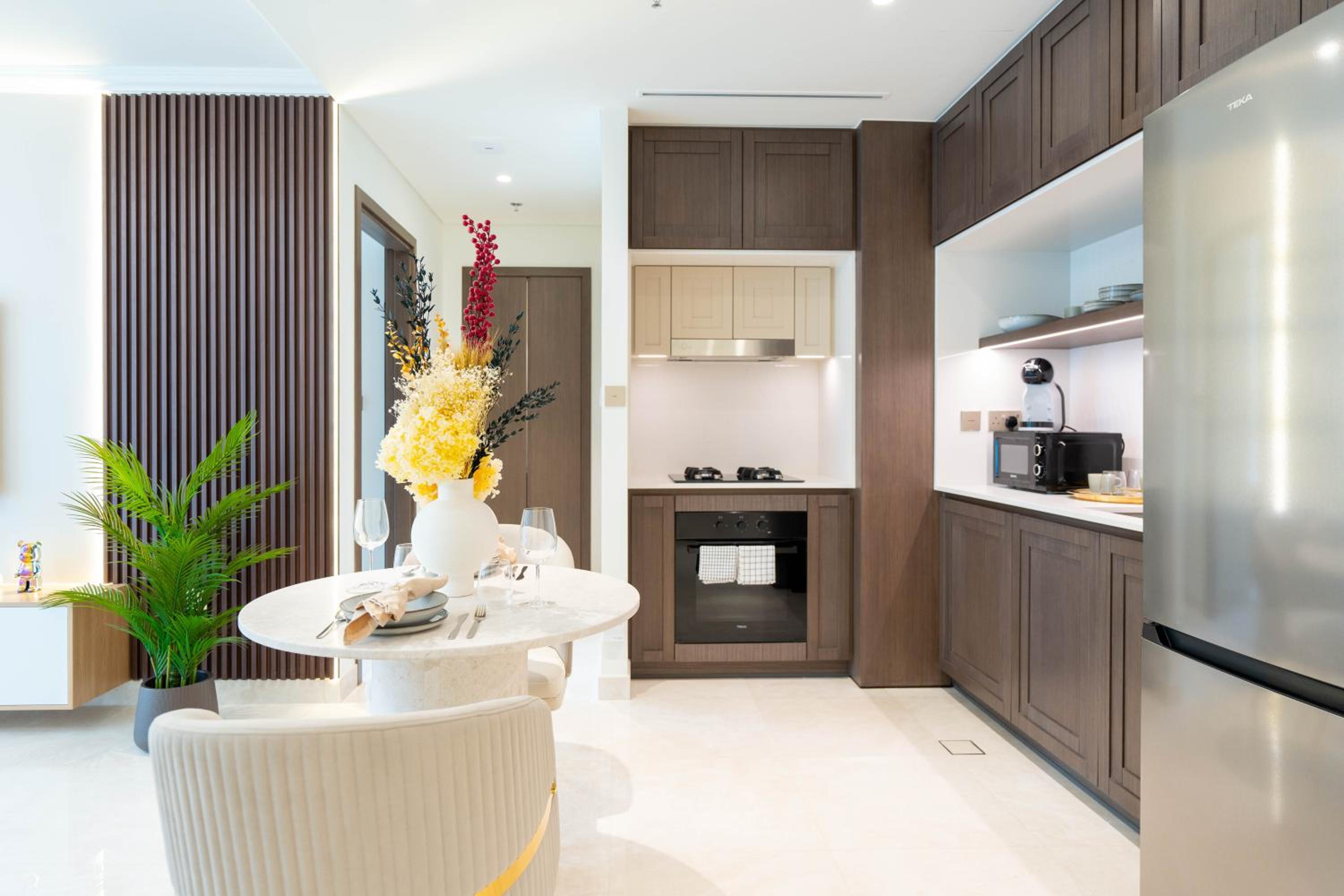 KeyRock - Dubai Marina Stay with Pool & Gym