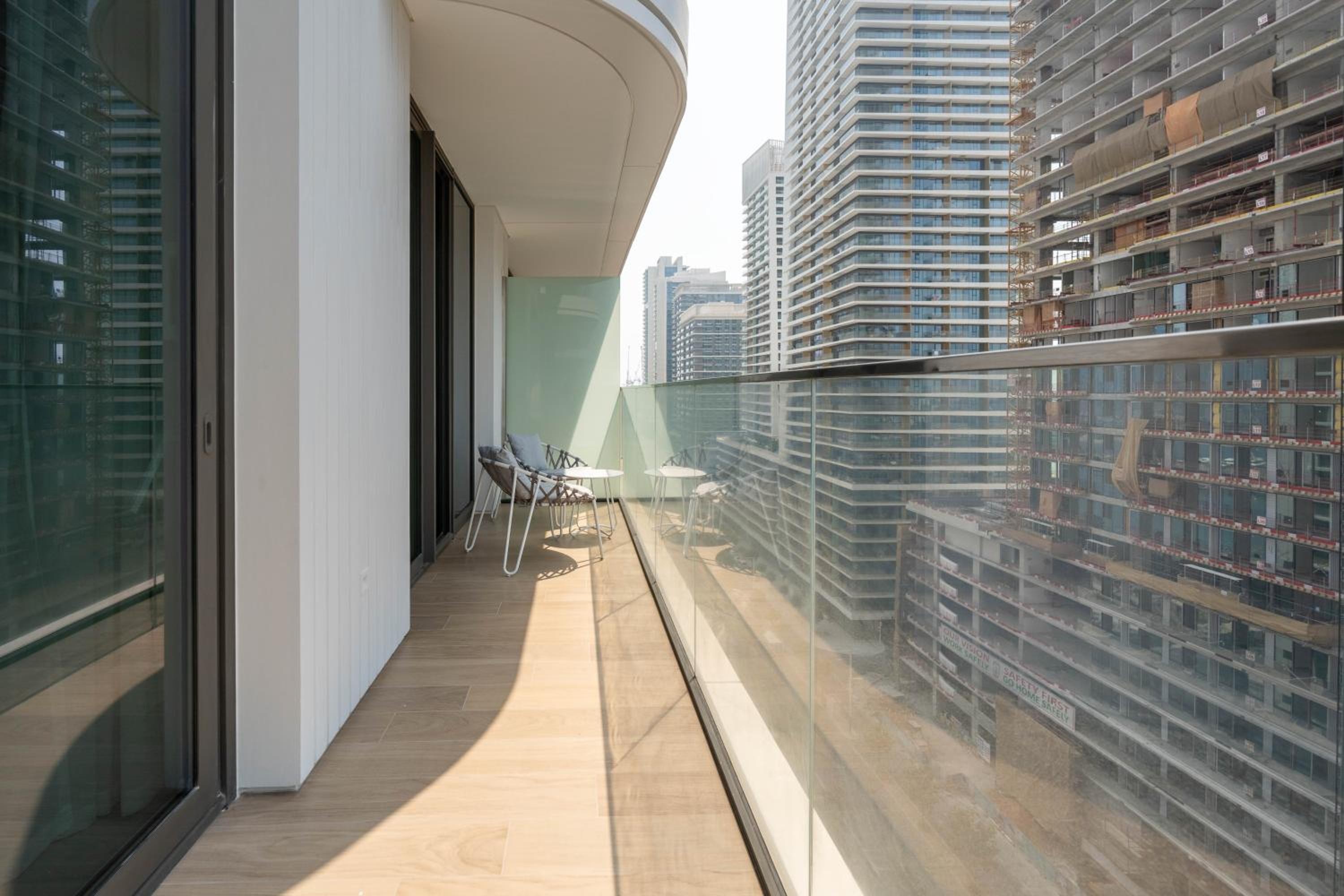 KeyRock - Dubai Marina Stay with Pool & Gym