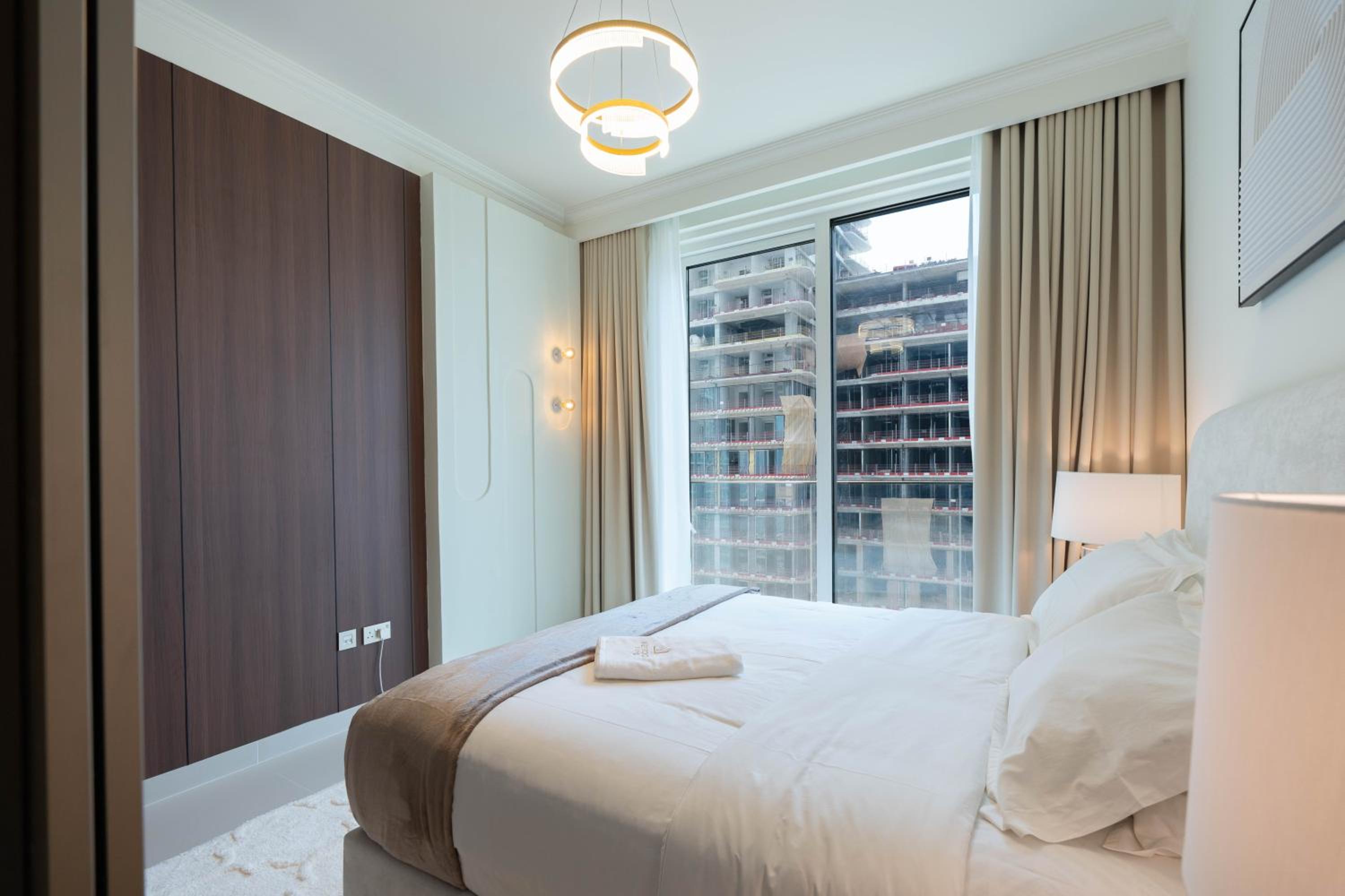 KeyRock - Dubai Marina Stay with Pool & Gym