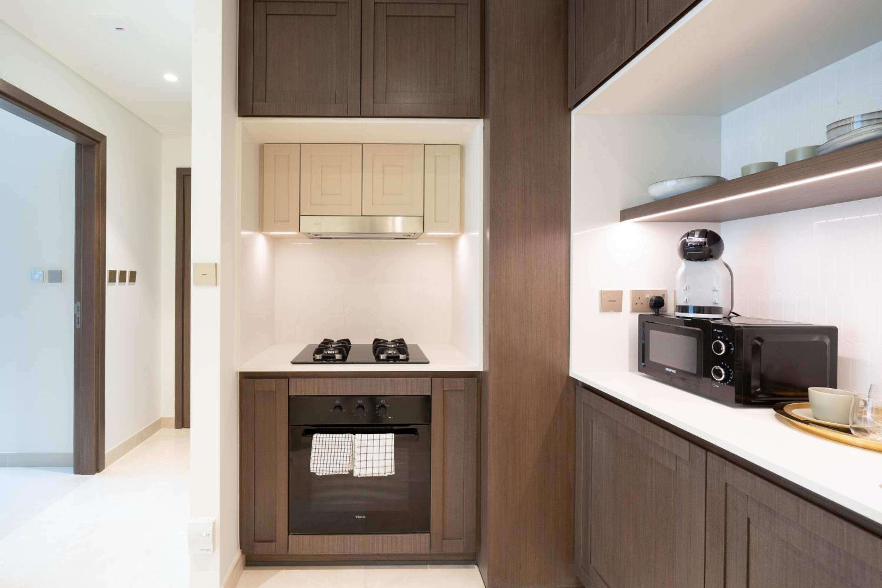 KeyRock - Dubai Marina Stay with Pool & Gym