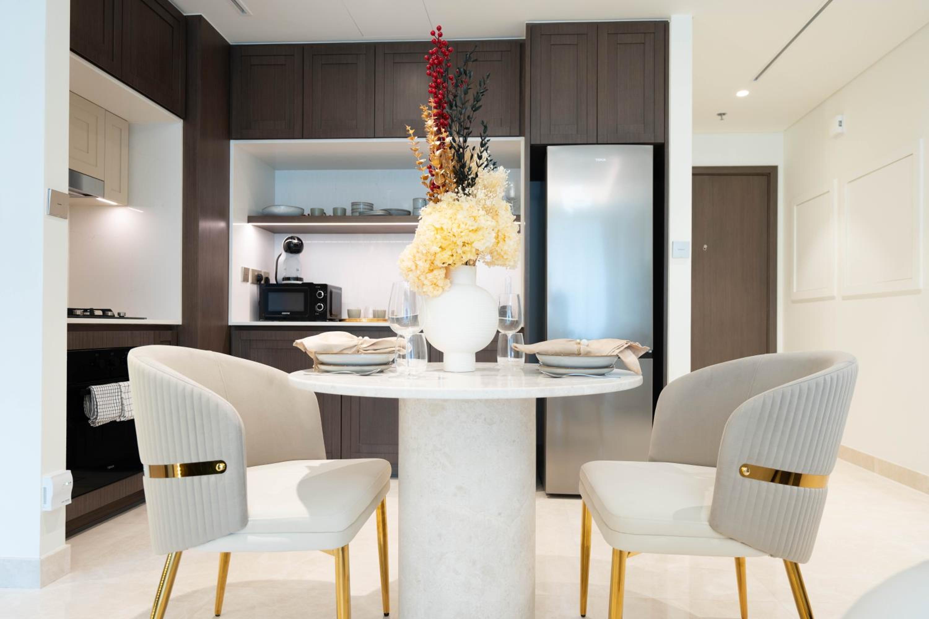 KeyRock - Dubai Marina Stay with Pool & Gym